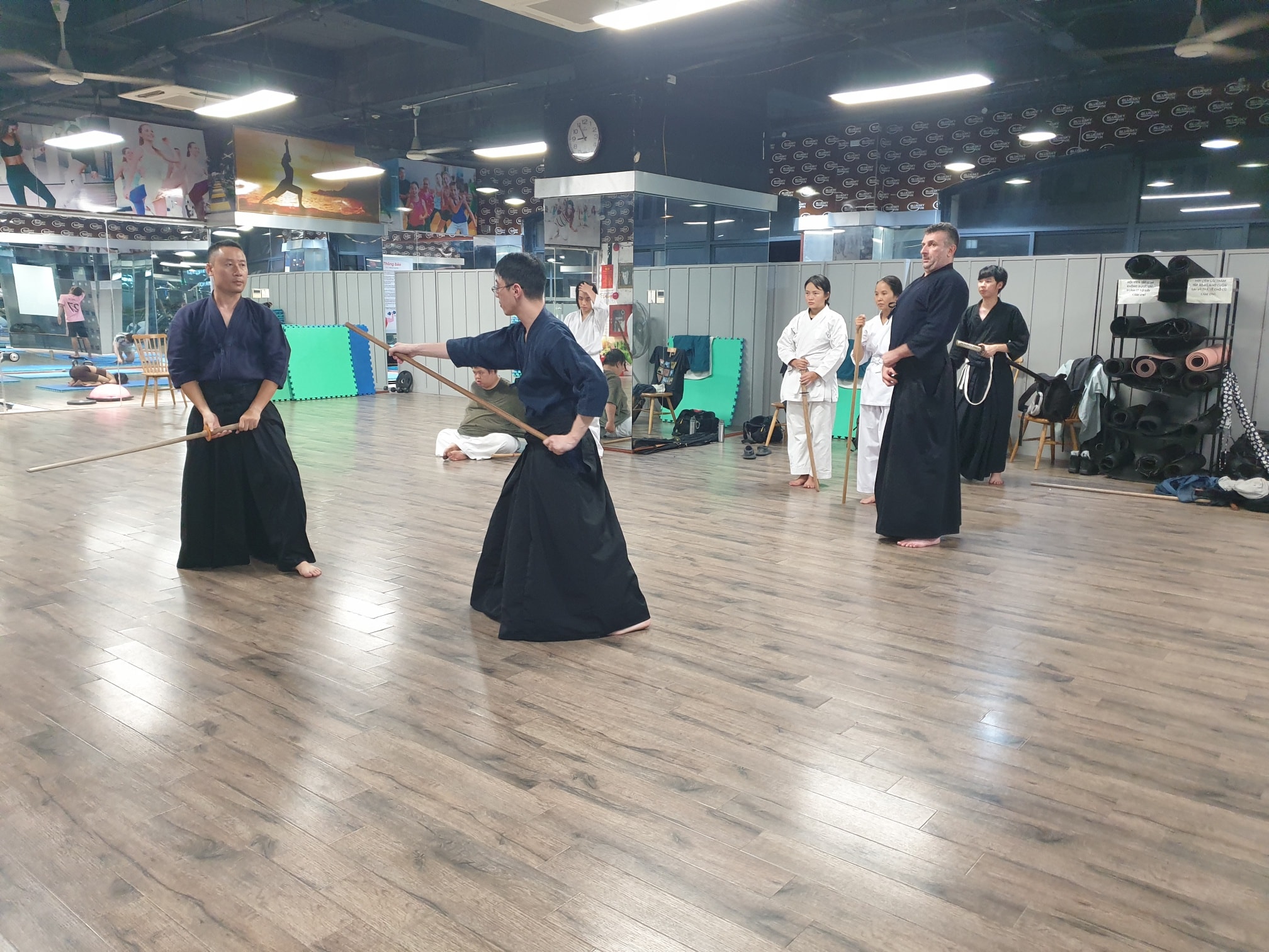 👊 It's hot. It's wet. It's the summer. But the practice goes on! 🥋
Busetsukan Dojo
Mondays 20-21.30
Fridays 20.00-21.30
Saturdays 18.00-19.30
4th Floor, 71 Nguyen Chi Thanh, Ba Dinh Hanoi
#aikikai #martialartslife #iaijutsu #jojutsu #vietnam #hanoi #jodo #iaido #japanesemartialarts #martialarts #bushido #osensei #ueshibamorihei #ueshiba #aikidoka #aikidoaikikai #aikido #budo #dongda