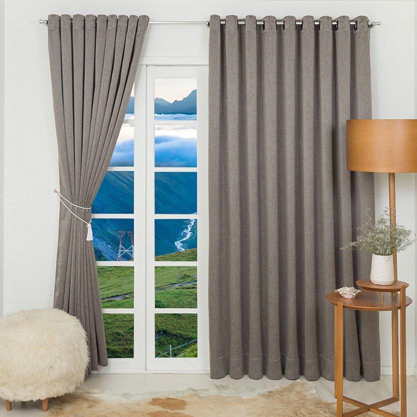Essa cortina em blackout Vegas possui um brilho lindo e um caimento perfeito!
Produzimos sob medida para sua janela!
#decoração #cortinas #cortinasblackout #blackout #sobmedida