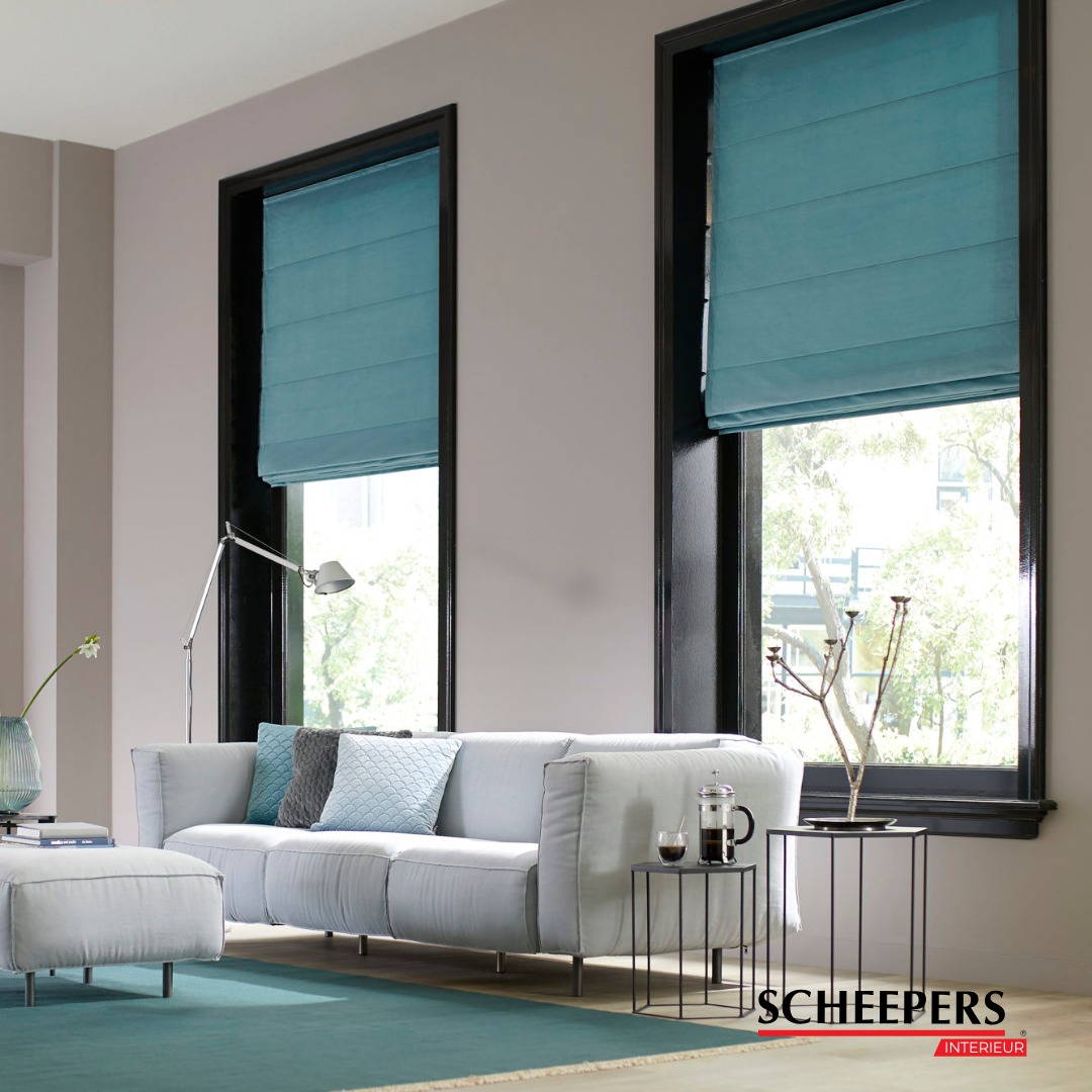 Geen ander type raamdecoratie brengt zoveel sfeer in jouw interieur als een mooi vouwgordijn, gemaakt van een exclusieve designstof en tot in detail afgewerkt.
Met een @sunway_raambekleding Vouwgordijn creëer je op eenvoudige wijze veel sfeer en warmte in jouw leefomgeving. Wil je ’s ochtends genieten van de eerste zonnestralen? Trek het vouwgordijn eenvoudig op. Liever wat meer privacy aan het begin van de avond? Je bepaalt zelf het zicht naar buiten.