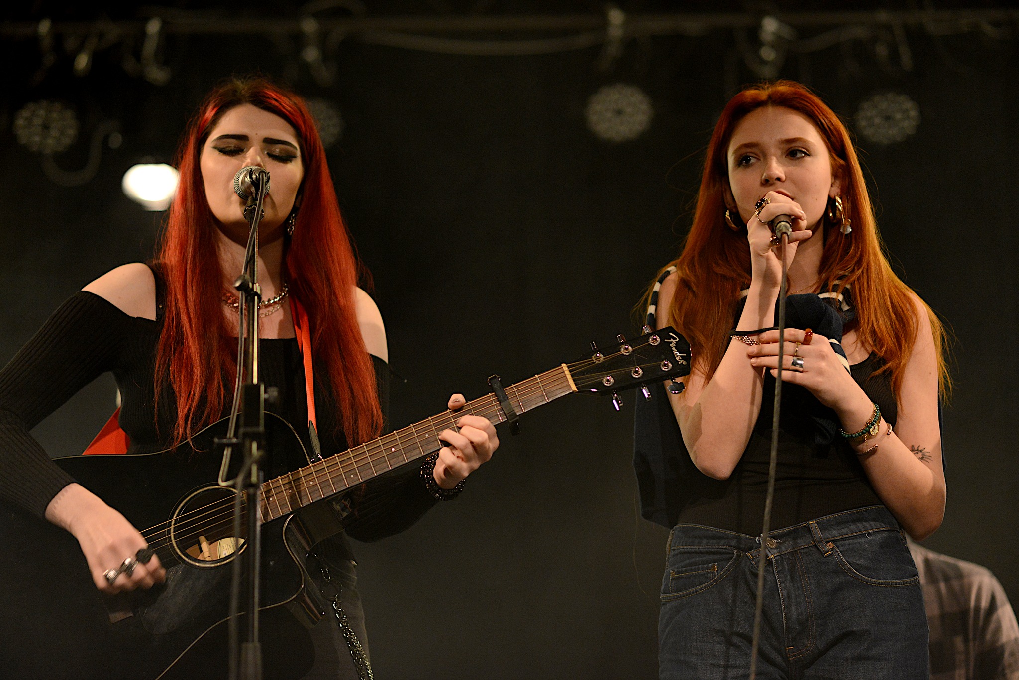 Le mardi 5 août, Angie and Jenny étaient de retour au Camping Lou P’tit Poun à Saint-Martin-de-Seignanx pour une belle soirée. 🎤
Comme toujours, elles ont su créer une belle ambiance avec leurs reprises pop-rock en acoustique. Un grand merci au camping pour leur accueil 😉
Cette prestation est soutenue par la Communauté d'agglomération Pays Basque
#angieandjenny #louptitpoun #tourneeete #ete #musique #live #concert #sudouest #camping #poprock