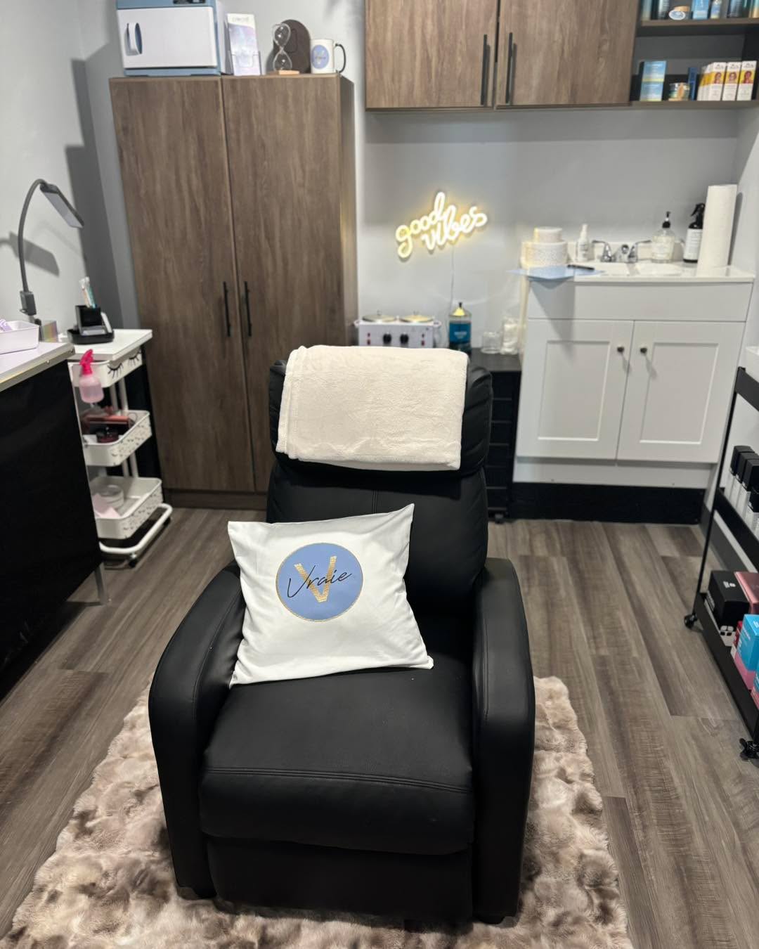 Loving the new space and the beautiful energy it’s bringing 🫶💕
Book your lashes with Meg!
#hanoverpa #lashartist #lashlove #esthetician #estheticianlife #esthetics #skincare #skincareroutine #skincareproducts
www.vraiespa.com