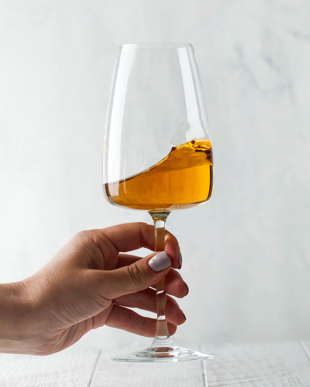 Amber wine (aka “orange wine”) is made from white grapes fermented on their skins - often in qvevri - so you get texture, tannin, and flavours like dried apricot and walnut. Incredible with roasted veg, halloumi, and spice-led dishes.
We love including a good amber in the Wine Club when the menu calls for it 🍷