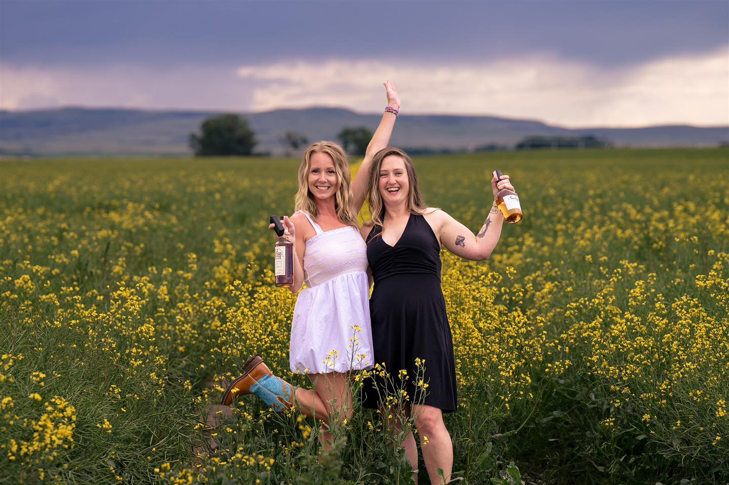 Because some nights call for dresses, boots, and a whole lotta best friend magic 💛✨
#CountryBesties #PourAnother #yqlphotographer #bestsessionever #sofun #bestiesforlife❤️