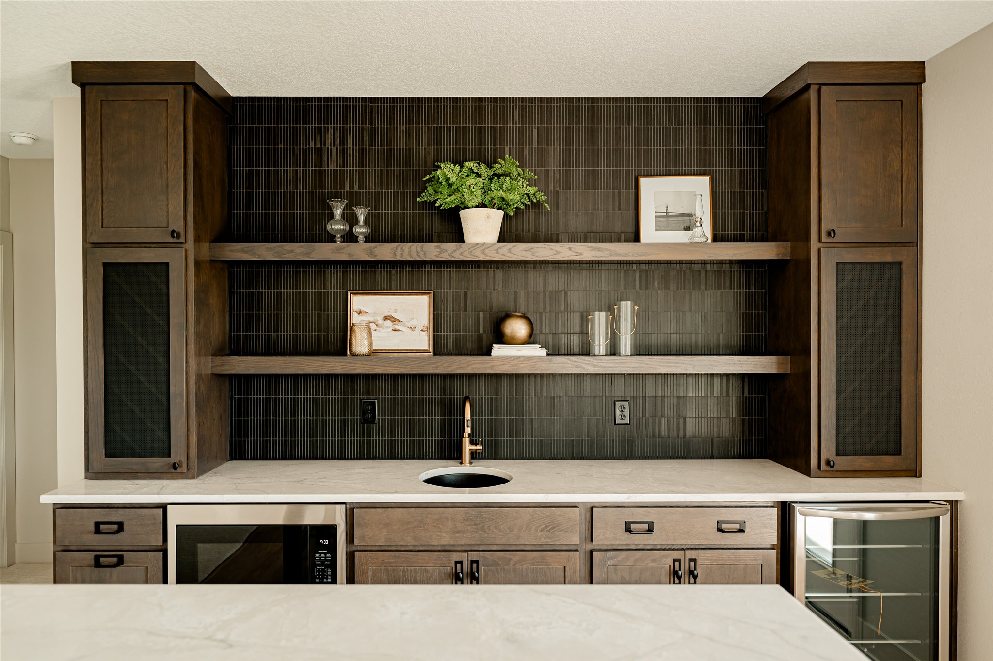 Moody, modern, and functional.
This bar is ready for everything from morning coffee to evening cocktails!
#dynastyhomes #customhomebuilder #iowahomes #desmoines #luxuryhomes #homeinspo #dreamhome