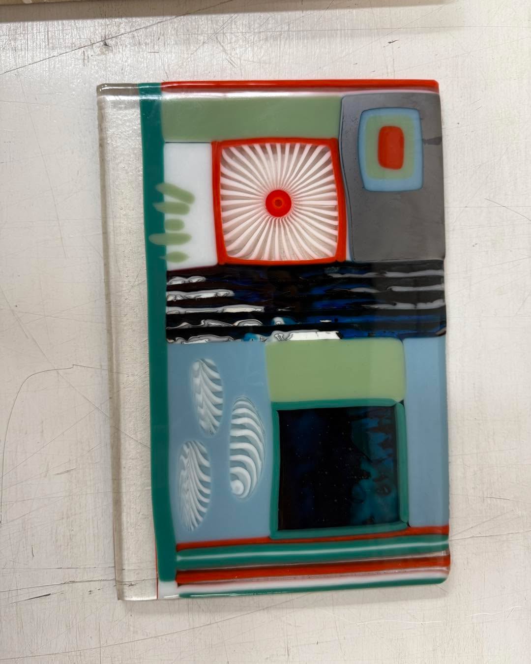 2nd piece today. Looking more professional !!! Thankful Scott Chaseling there to blow the piece. Out tomorrow. Great course from Brenda page from bluedogglassmelb
Photo of finished piece tomorrow.