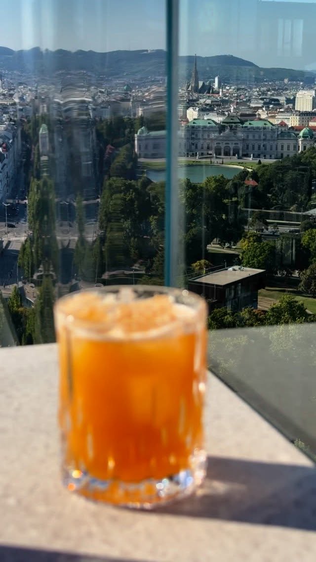 Two nights. Endless skyline views. One unforgettable cocktail. 🍸
Big thanks to Michael Schindler & the Munich crew – and to everyone who came up to sip, smile, and soak in the perfect Vienna summer. ☀️
#bartenderexchange #weekendvibes #aurorarooftopbar #viennavibes