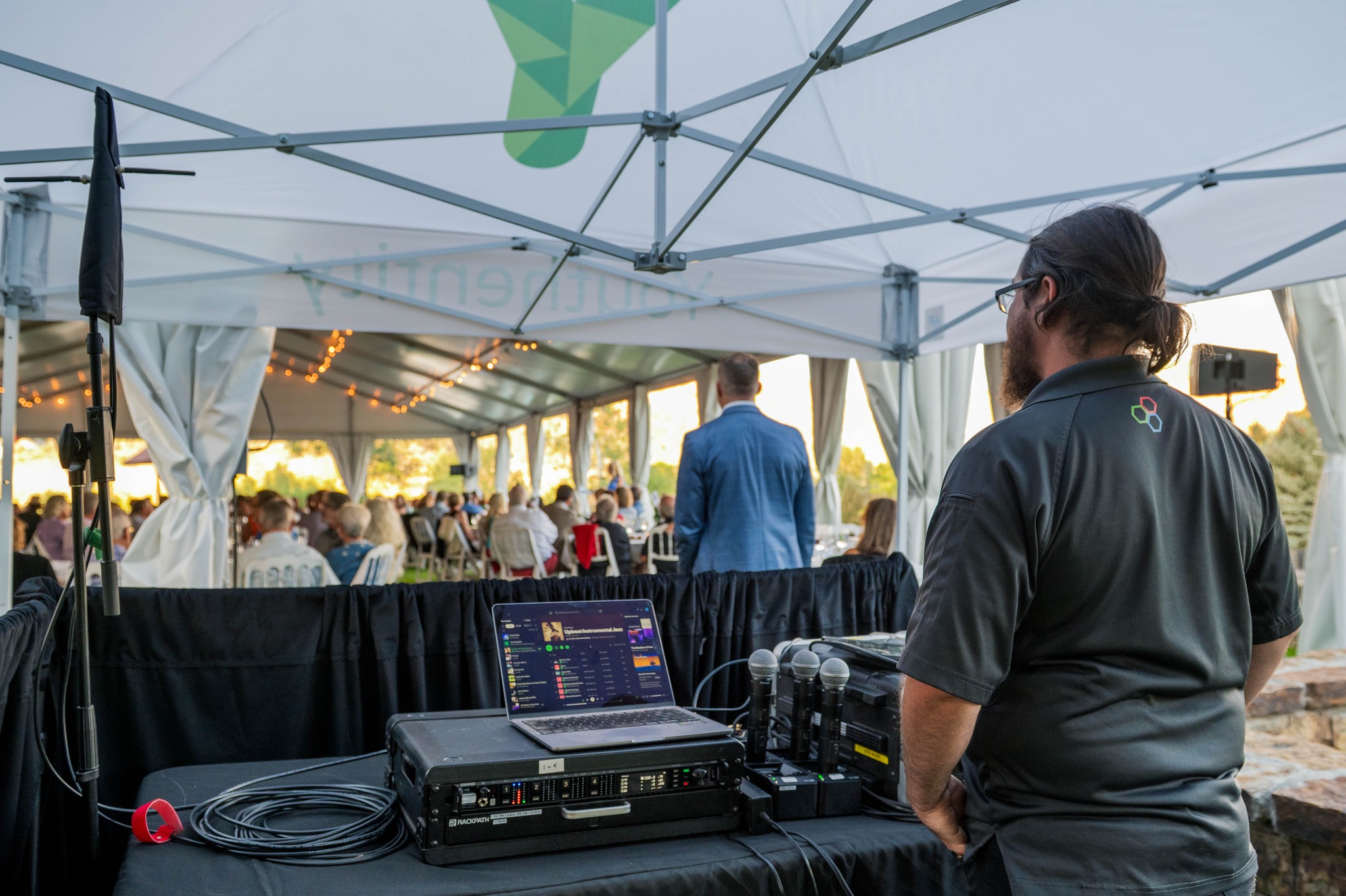 From the first bite to the final bid 🎤🐷💛
We had the pleasure of providing audio for the Youthentity Pigroast.
Keeping the energy high, the bids rolling, and the crowd connected. Supporting the voices that make a difference in our community.