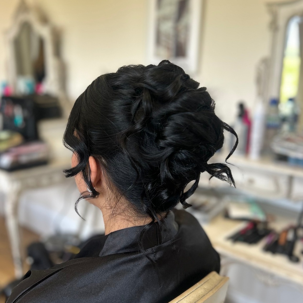 SWIPE FOR BEFORE!
If anybody in your Bridal party is blessed with either extremely long or extremely thick hair, please do let us know! The same goes if anybody would like to add clip in extensions. We need to factor in some extra time to ensure hairstyles are properly secured, hair is prepped fully & that the style is comfortable. After all, we are there to make sure you all look & feel your absolute best!
.
.
.
#surreymua
#surreymakeupartist
#bridetobe2025
#bridalmakeup
#hampshiremakeupartist
#londonmua
#surreybride
#bridemakeup
#hampshiremua
#berkshiremakeupartist
#berkshiremua
#londonmakeupartist
#muasurrey
#bridetobe2026
#2025wedding
#hampshirebride
#2026wedding
#weddingsupplieruk
#berkshirebride
#freelancemua
#londonbrides
#londonbride
#bridalmakeupsurrey
#bridalmakeupartist
#bridetobe2027
#surreyhairandmakeupartist
#londonwedding
#cainmanorweddings
#cainmanorwedding
#cainmanor
@cainmanor