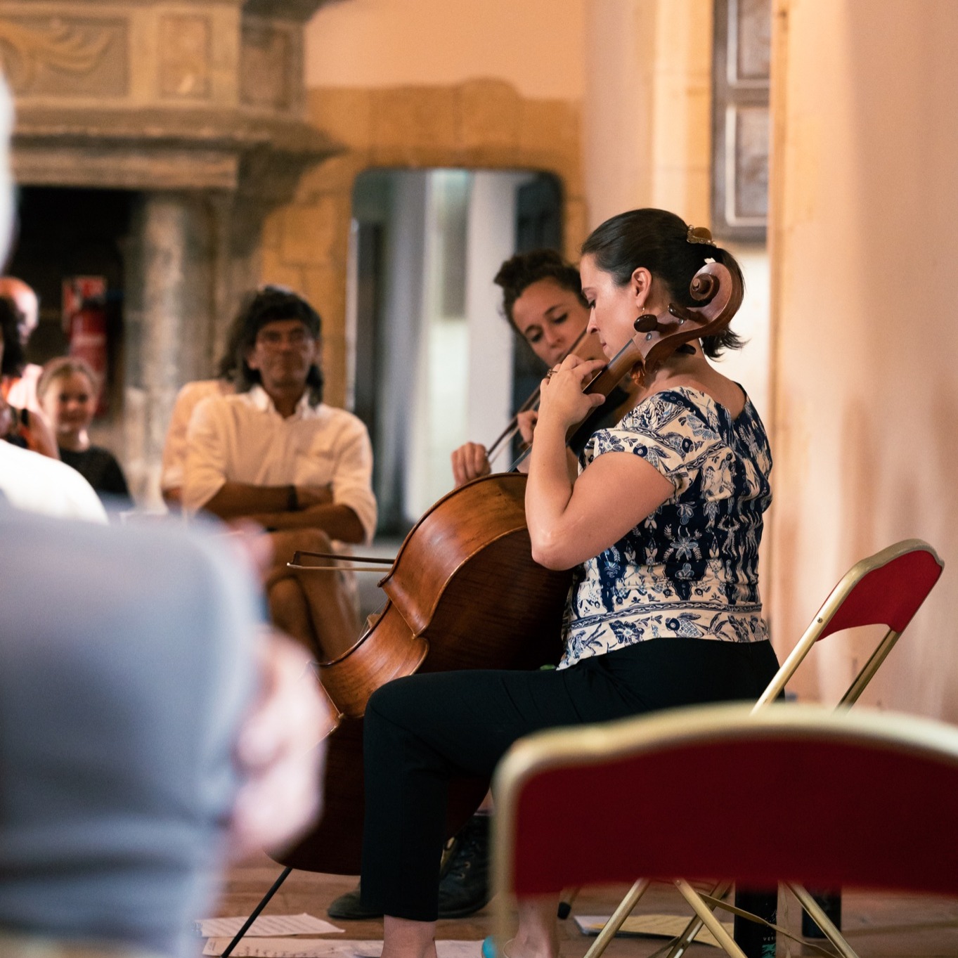 🎻🏴 Vibrations celtiques vendredi 15 août de 14h30 à 17h30
Laissez-vous porter par les rythmes des reels et jigs d’Irlande et d’Écosse portés par l’Auld Alliance Fiddlers Society.
Une parenthèse musicale estivale à ne pas manquer !
ℹ️ Sans réservation | inclus avec le billet d'entrée au Château
#ChâteauDeGoulaine #MusiqueTraditionnelle #AuldAlliance #CultureEtPatrimoine #Irlande #Écosse
