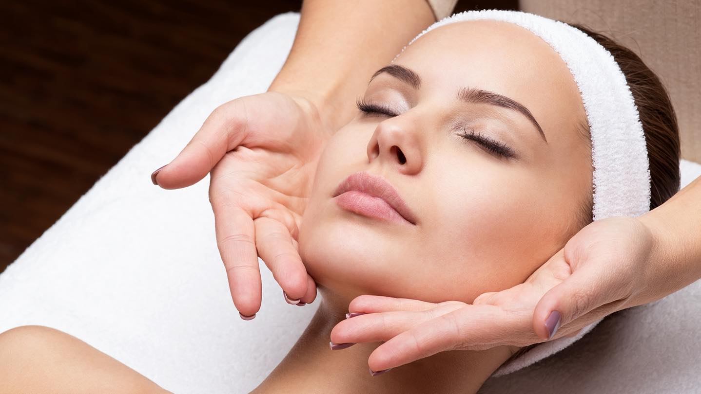 HAPPY National Relaxation Day! 😴💙
Lash nap or facial? You pick…
⭐️ One-day specials at Vraie
$50 OFF ANY LASH SET
$79 Signature Facial (Reg. Price $89)
Must pay today to claim 🫶
DM now