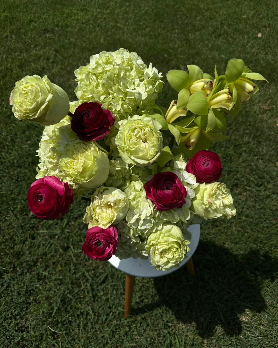 Need to make someone’s day in the Lou (STL area)? I’m your girl! Send a DM 💚 or email claire@stemandstill.com
#flowershop #funkyflorals #flowersofinstagram #florals #stlouis #FunkyFlorals #stlouisflorals #floralstyle #funkyflowers #birthday #everydaylook #everyday #EverydayElegance #sympathyflowers #flowers #Missouri #graduation #wedding #GiftForHer #EverydayLuxury #midwest #giftideas #gift