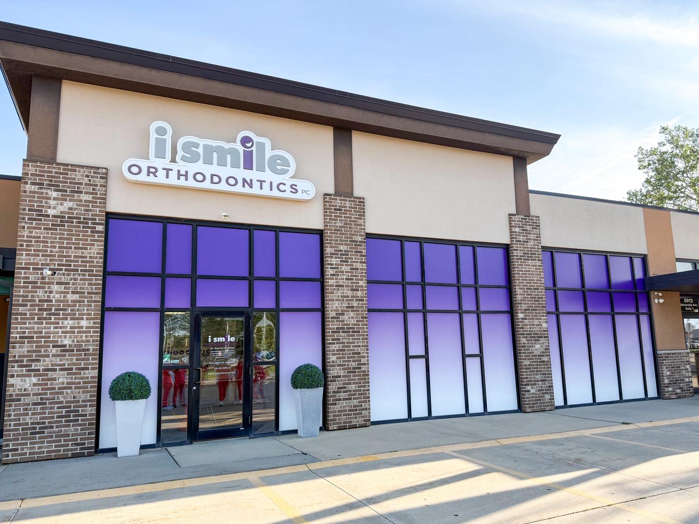 If youโve been to our office lately you have probably noticed something NEW!โจ As you all know, we love our purple here at i smile, so of course that meant we had to get some new, purple windows!๐ We hope they make you smile ๐
Huge thank you to Signs by Tomorrow Cedar Falls for the excellent work!