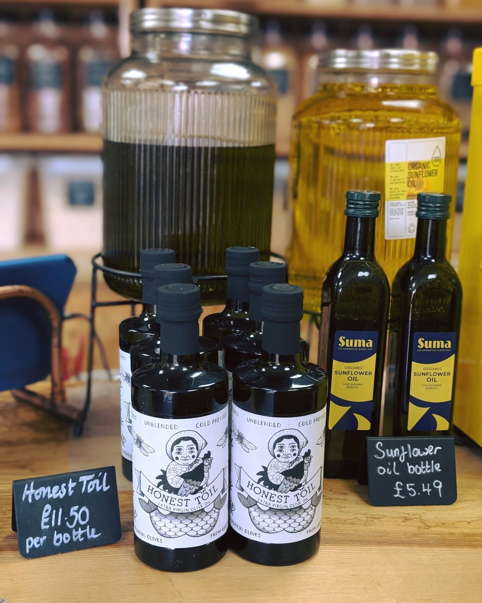 Our best selling extra virgin olive oil, and it's back in stock with new bottles (and refills).
It's straight from the organic groves of small growers in Kyparissia, Greece and pressed using a village press 🥰