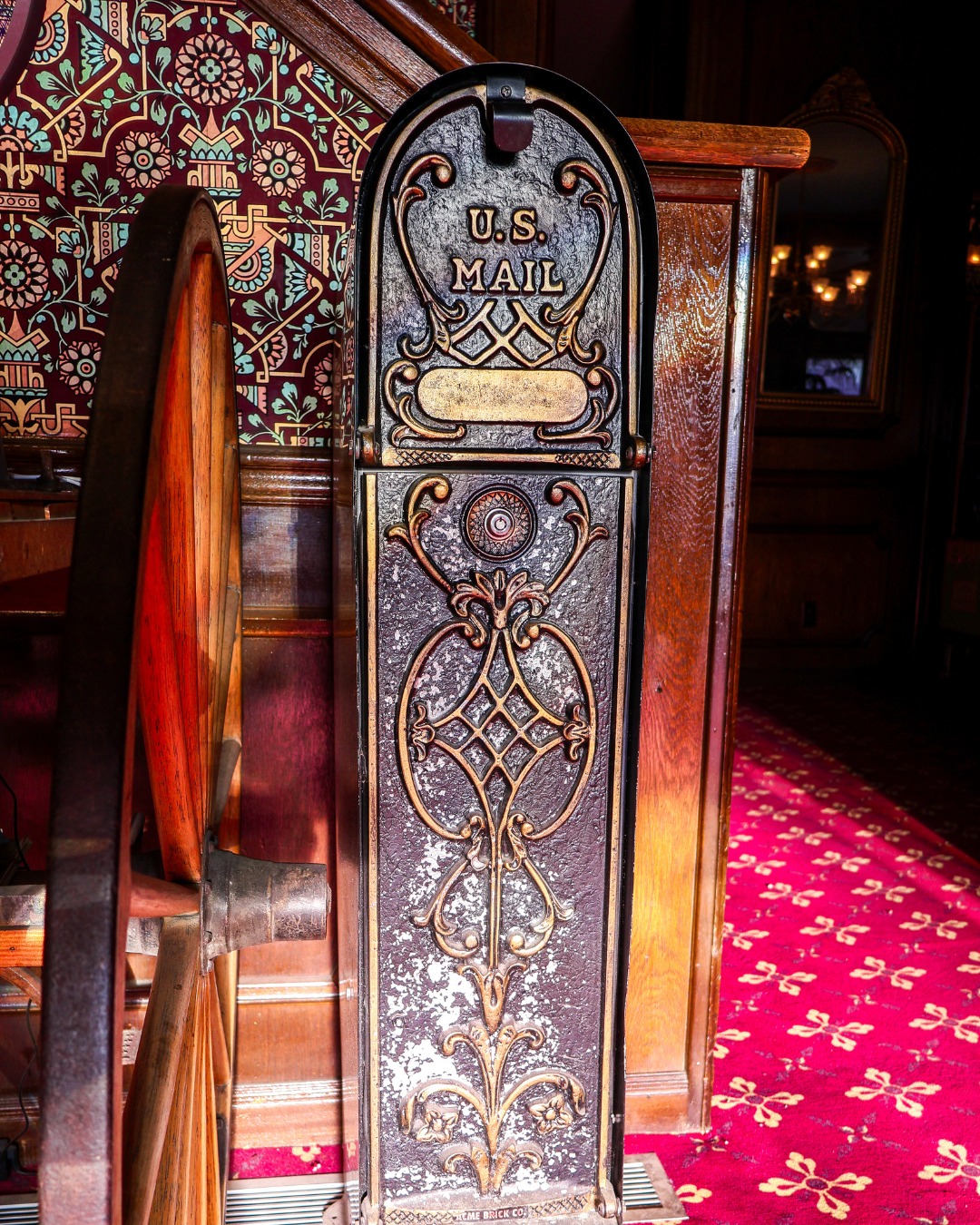 Every detail tells a story.
This original U.S. Mail chute, still proudly displayed in the Mizpah Hotel, is more than décor — it’s a symbol of the building’s timeless character and turn-of-the-century craftsmanship. From floor to ceiling, Mizpah honors its past while welcoming modern travelers.
Discover the stories behind the walls.
#MizpahHotel #HistoricNevada #TravelBackInTime #VintageDetails #TimelessTravel #HistoricCharm #VisitTonopah #TravelNevada #StayInHistory #ExploreNevada #ArchitecturalDetails #NevadaHotels #MizpahMoments