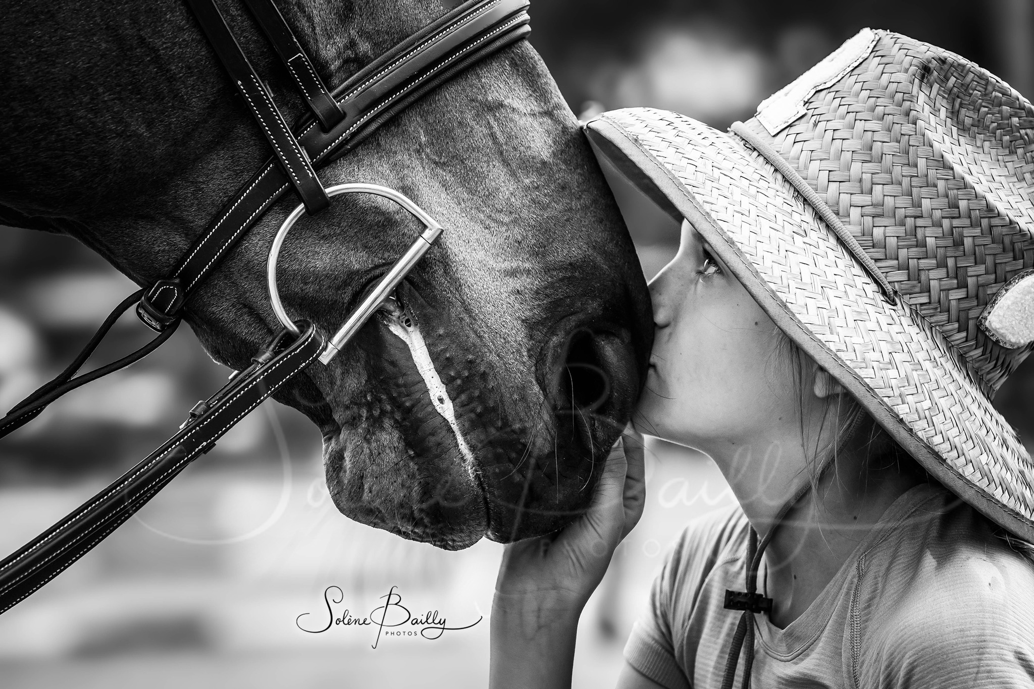 "𝑰𝒍 𝒚 𝒂 𝒅𝒂𝒏𝒔 𝒍𝒂 𝒄𝒂𝒓𝒆𝒔𝒔𝒆 𝒅’𝒖𝒏 𝒆𝒏𝒇𝒂𝒏𝒕 𝒍𝒂 𝒑𝒓𝒐𝒎𝒆𝒔𝒔𝒆 𝒅’𝒖𝒏 𝒎𝒐𝒏𝒅𝒆 𝒑𝒍𝒖𝒔 𝒅𝒐𝒖𝒙."
.
.
.
#blackandwhite #blackandwhitephotography #enfantcheval #Douceur #picoftheday #horseaddict #horselover