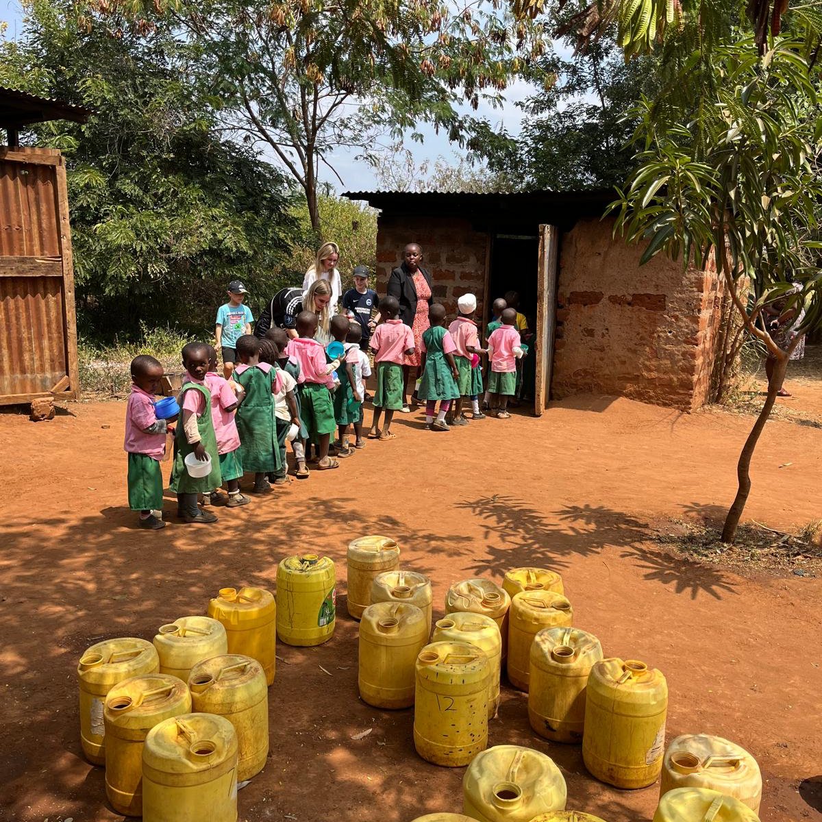 Our Kenya family visit: seeing the feeding programme in full swing at 2 of the 9 primary schools to whom we are giving lunch - and also distributing clothes. Do you see those yellow plastic cans in the foreground? Children take an empty can when they go home at day's end, and in the morning when they walk in to school, they take it to their nearest river, fill it, and carry on the walk to school - sometimes long distances, to provide water for daily use at school....
#feedingprogram #feedingprogramme #hotschooldinners #foodsecurity #hunger #kenya #internationaldevelopment #tharakanithicounty #primaryschool
