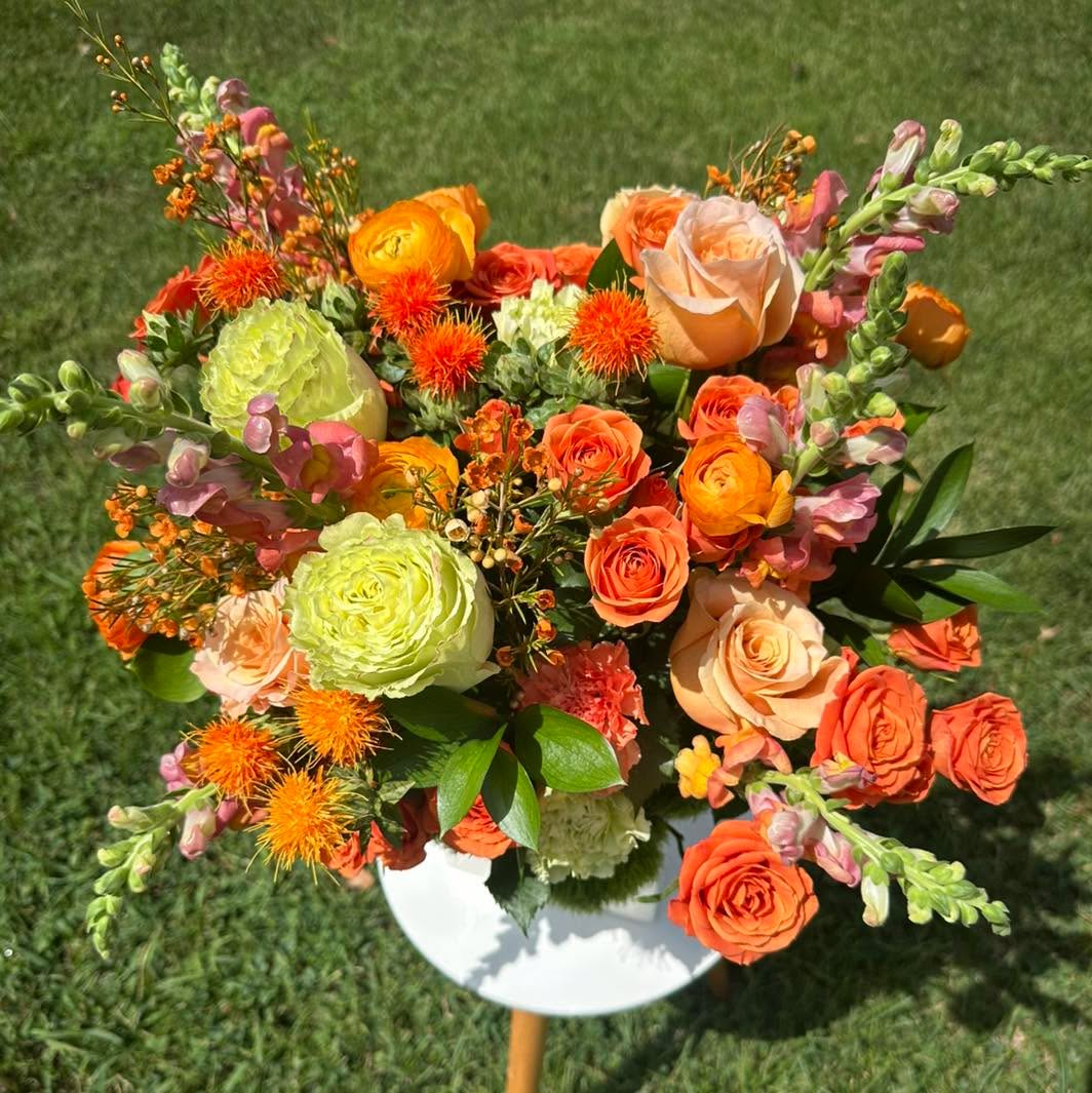 Love the orange in this! 🧡🤍
Send a message for an arrangement to be delivered in the STL MO area!
#flowershop #funkyflorals #flowersofinstagram #florals #stlouis #FunkyFlorals #stlouisflorals #floralstyle #funkyflowers #birthday #everydaylook #everyday #EverydayElegance #sympathyflowers #flowers #Missouri #graduation #wedding #GiftForHer #EverydayLuxury #midwest #giftideas #gift