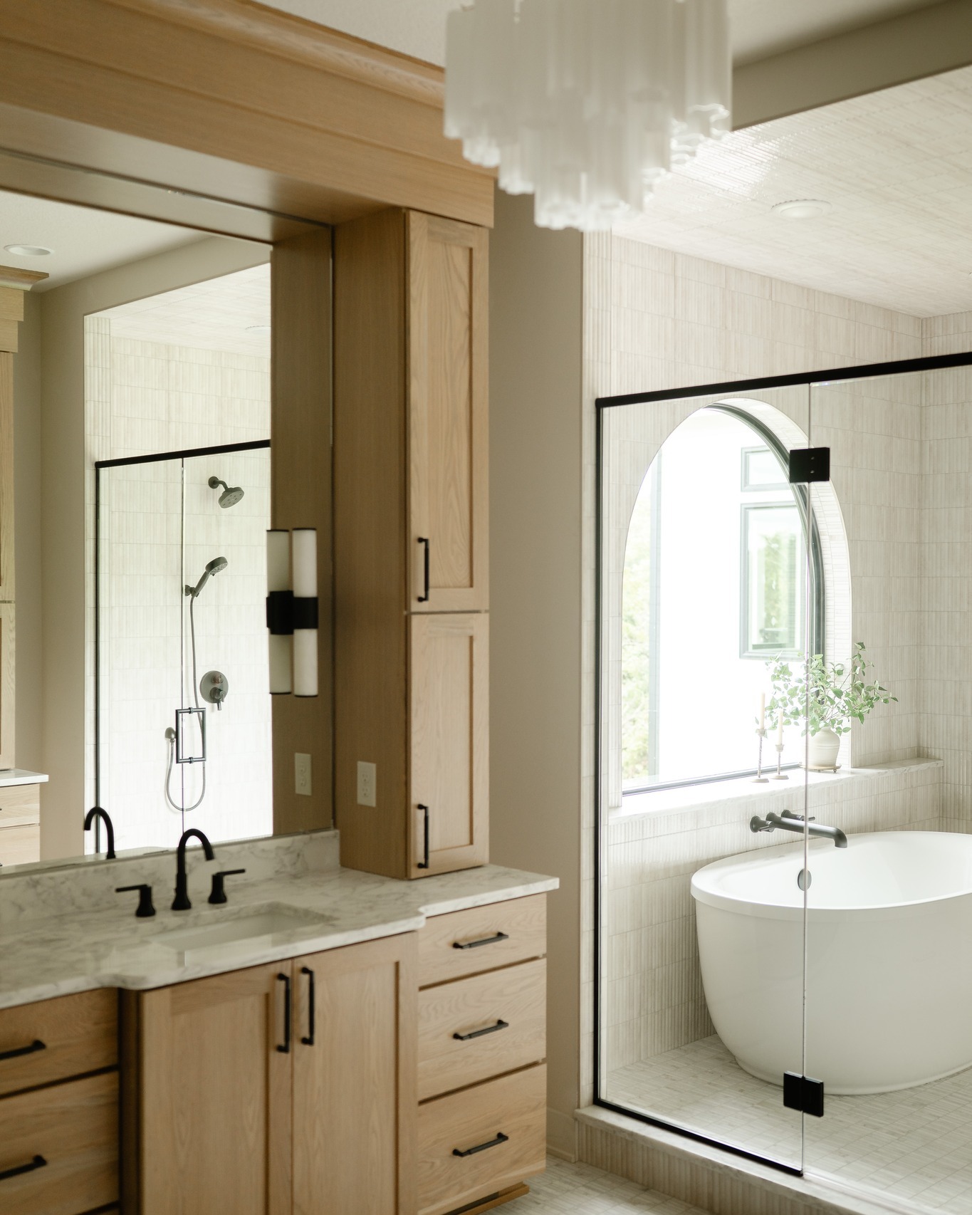 When the details do the talking...
Warm oak cabinetry, a sculptural tub, and sunlight streaming through the perfect arch.
#dynastyhomes #customhomebuilder #iowahomes #desmoines #luxuryhomes #homeinspo #dreamhome