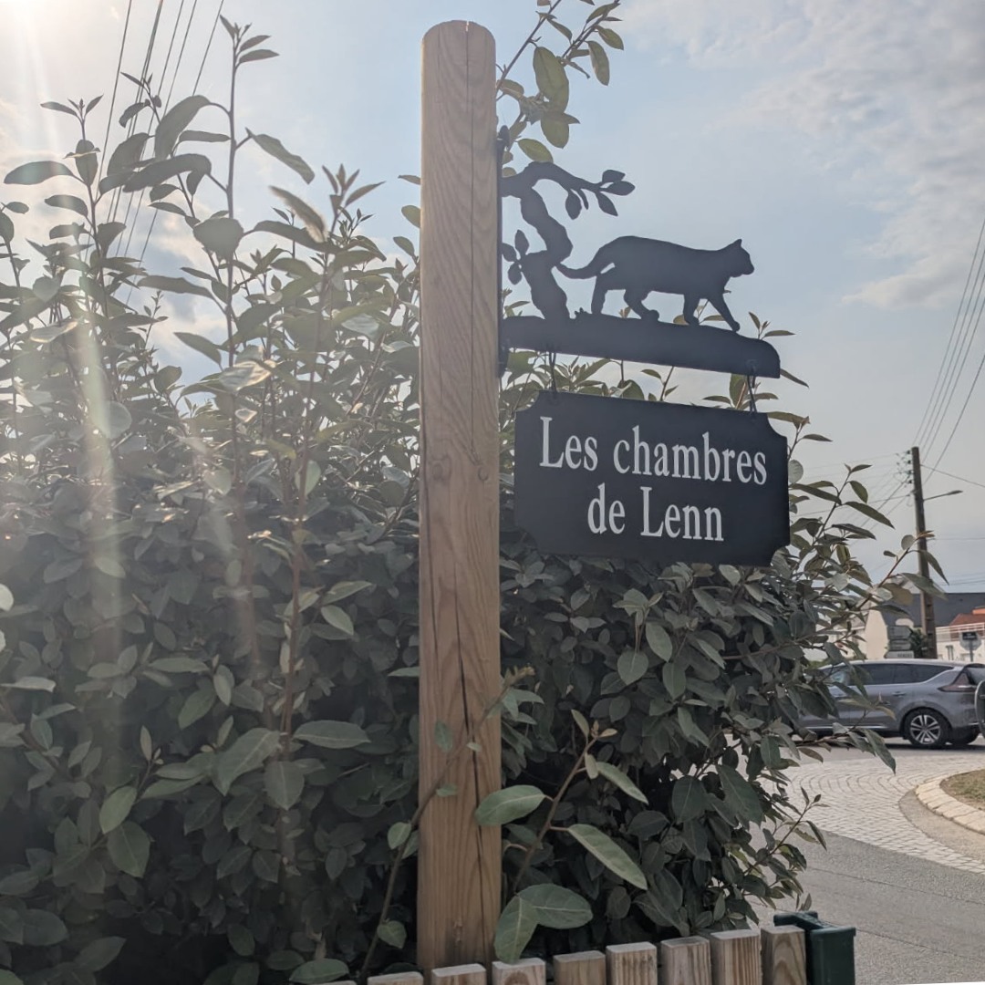 Plus d'excuses ! ☝🏼
Vous ne pouvez pas nous louper, on est là 🙌🏻
La belle saison n'est pas finie et si vous voulez à nouveau un petit shot iodé, c'est ici !
Les chambres de Lenn sont ravies de vous accueillir, la mer est encore délicieuse, en accord avec les petits déjeuners 😋
Pour en savoir plus, rendez-vous sur le site 👉🏼 www.leschambresdelenn.com
➡️ Réservation par mail 📩 : leschambresdelenn@gmail.com ou par téléphone 📞 : 06 84 83 28 26
#bretagne #damgan #morbihan #chambresdhotes #été #summer #backtoschool