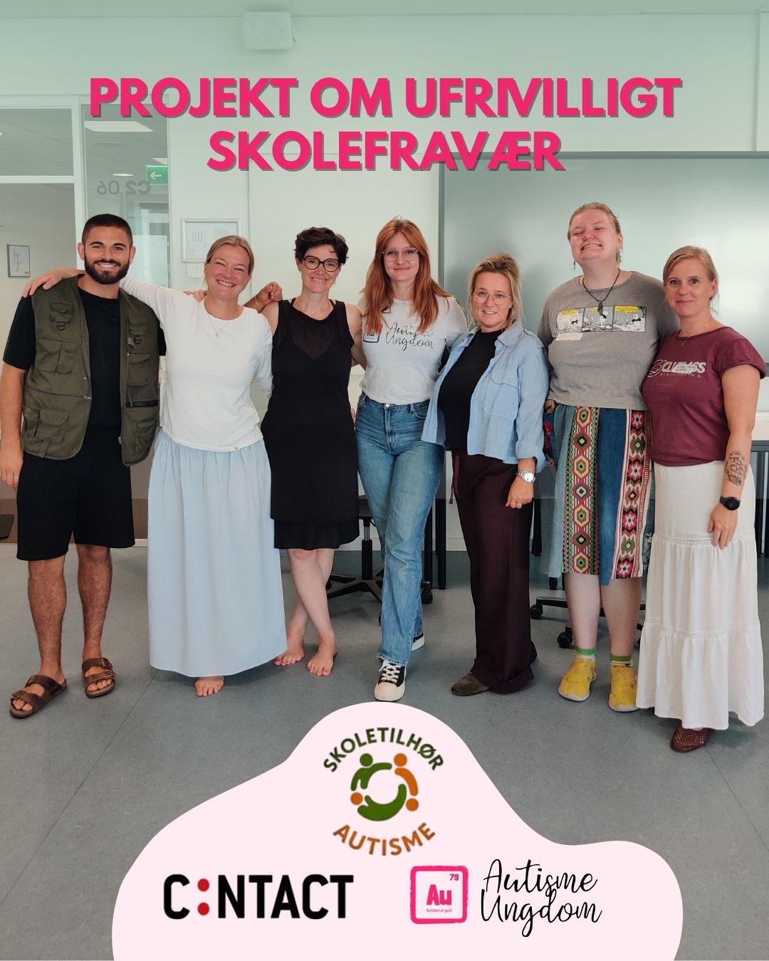 Kan man lave forskning MED autister?
Det korte svar er JA! 💯
Vores forperson Thea deltog i en workshop i Aarhus i projektet om ufrivilligt skolefravær.
Det er helt unikt, at autisters egne oplevelser og stemmer bliver hørt i forskningen – og dette projekt gør en kæmpe forskel. Ikke kun for deltagerne, der får mulighed for at dele og bearbejde deres skoleoplevelser, men også for forskningen og vores fælles forståelse af, hvad ufrivilligt skolefravær egentlig betyder.
📣 Der er stadig ledige pladser i:
👉 Aalborg: 28.-30. august kl. 10-15 (stadig ledige pladser)
👉 København: 11.-13. september kl. 10-15 (få ledige pladser)
Er du (eller kender du) en ung, der vil dele sine skoleoplevelser?
Så kontakt forsker Merete Munkholm på 📞 26710540 eller ✉️ merm@via.dk
for at høre mere.
Læs mere om projektet: https://lnkd.in/d-eNfkHd
Forskerholdet bag projektet siger:
“Børn og unge med autismediagnoser har langt mere skolefravær end andre – men vi ved for lidt om, hvordan skolelivet opleves af mennesker med autisme. Derfor inviterer vi dig til en tre-dages workshop i et trygt og forudsigeligt miljø, hvor du får hjælp til at fortælle din historie. Alle fortællinger er vigtige – også din!”
#Autisme #AutismeSpektrum #AutismeForståelse #Neurodiversitet #Inklusion #AutismAcceptance #AutistiskeStemmer #ForskningMedAutister #DeltagerbaseretForskning #Borgerinddragelse #UfrivilligtSkolefravær #Skoleliv #UngeOgSkole #StemmerDerTæller #Fællesskab