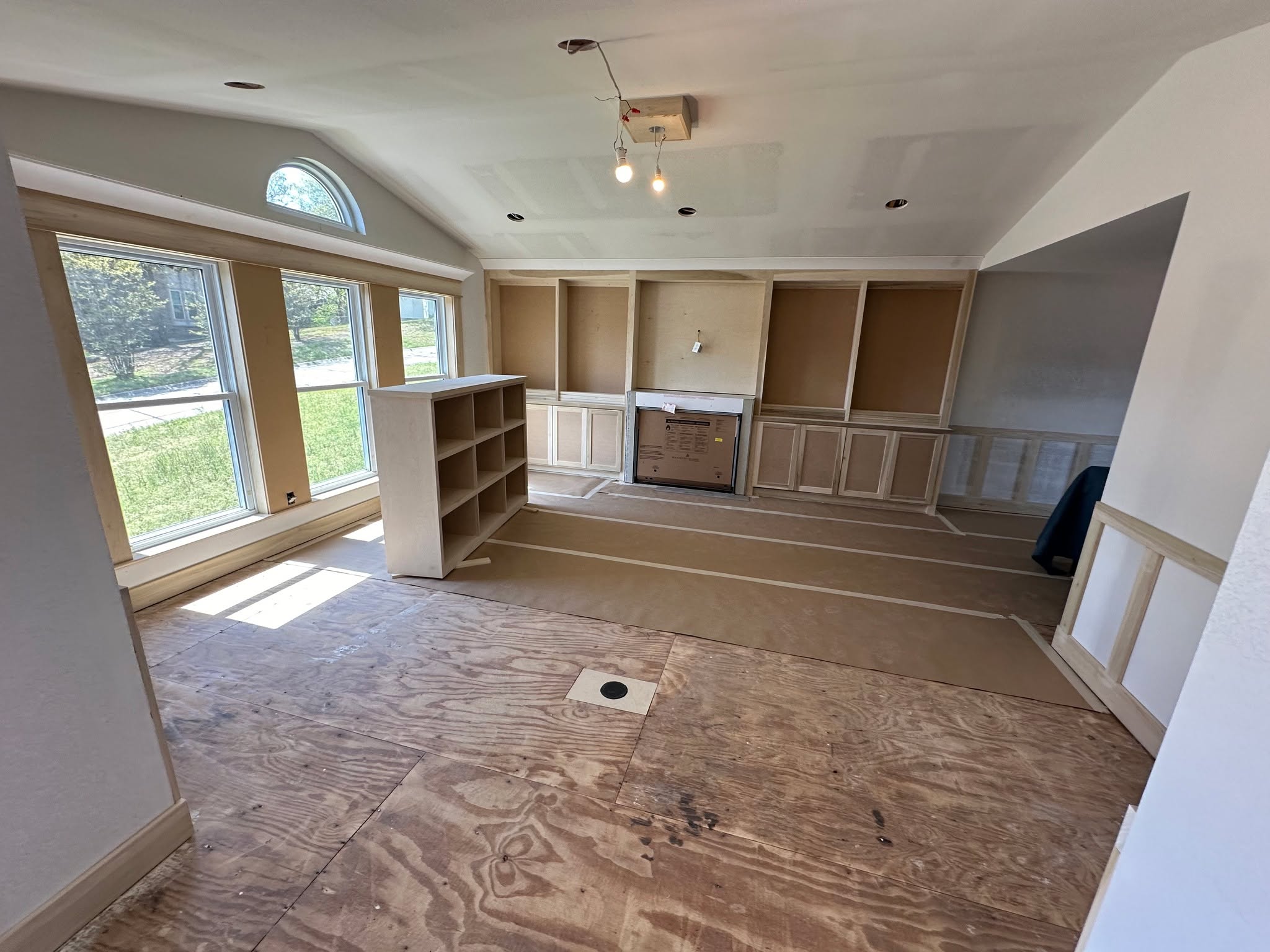 Thank you to @customcabinetcreations for once again knocking it out of the park with the cabinetry and fireplace built in! Of course, soft close doors and drawers on everything, as well as all trim and cabinetry in solid poplar with HDF panels. I even had them build me a shelf for my vinyls (sorry for it being in the shot, but it will be painted along with the rest). This was a lot of work, but everything came out great!
#abovestandardsllc #postoakproject #centralarkansasremodeling #remodeling #residentialhomes #residentialremodeling #fireplacebuiltin #wainscoting #craftsmantrim #craftsmanship #CraftsmanshipMatters #cabinetry