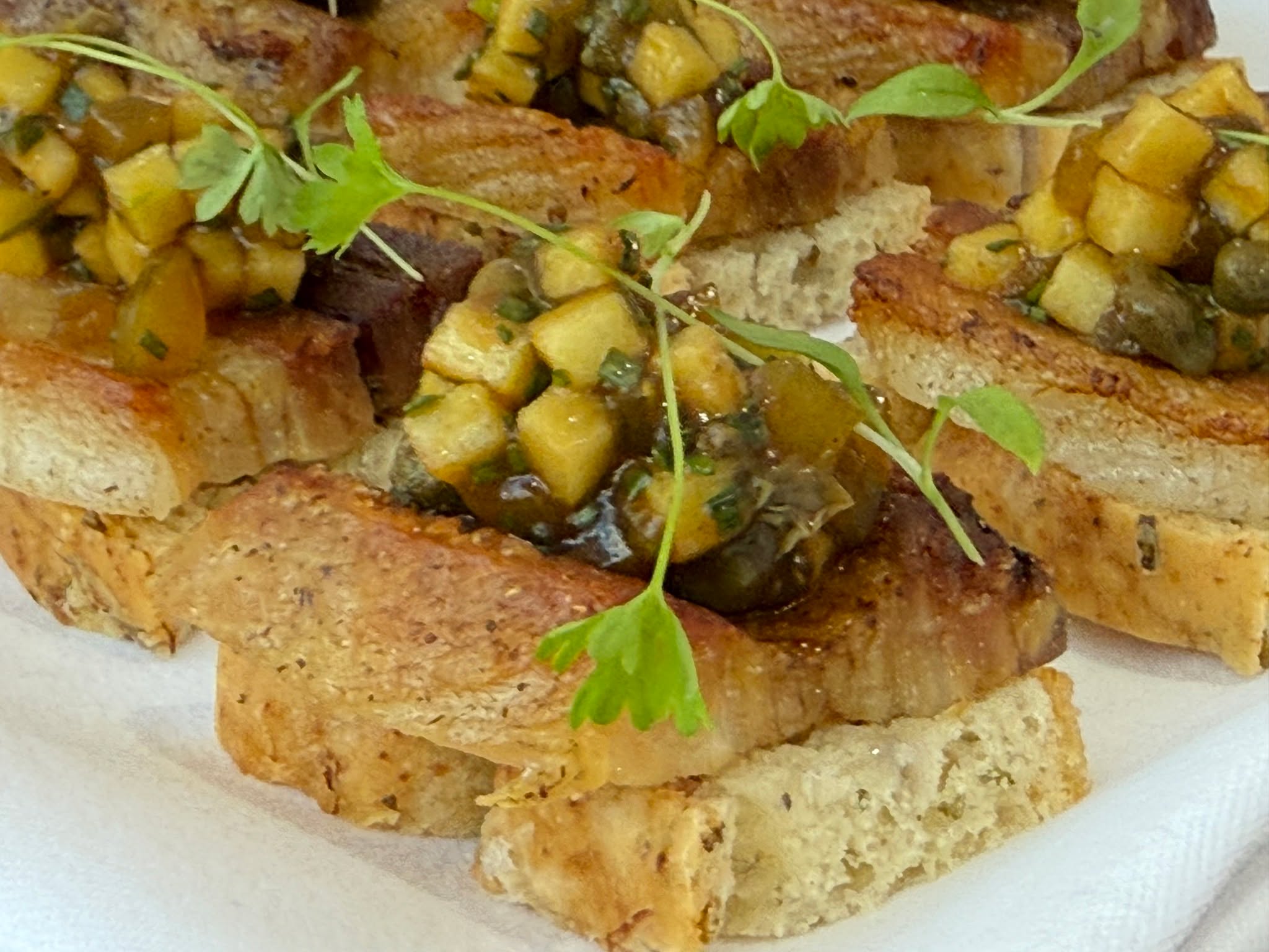 Bowl food still remains once of my favourtie events. I can be more daring with the menus and cook dishes which wouldn't be expected on a dinner party menu. Iberian Pork Slider with Apple & Caper Relish on Foccacia was a real winner and a special dish developed for the client.
#luxury #britishproduce #glutenfree #dinner #dessert #party #oxfordshire #buffet #passion #wedding #seasonalproduce #bowlfood #reading #local