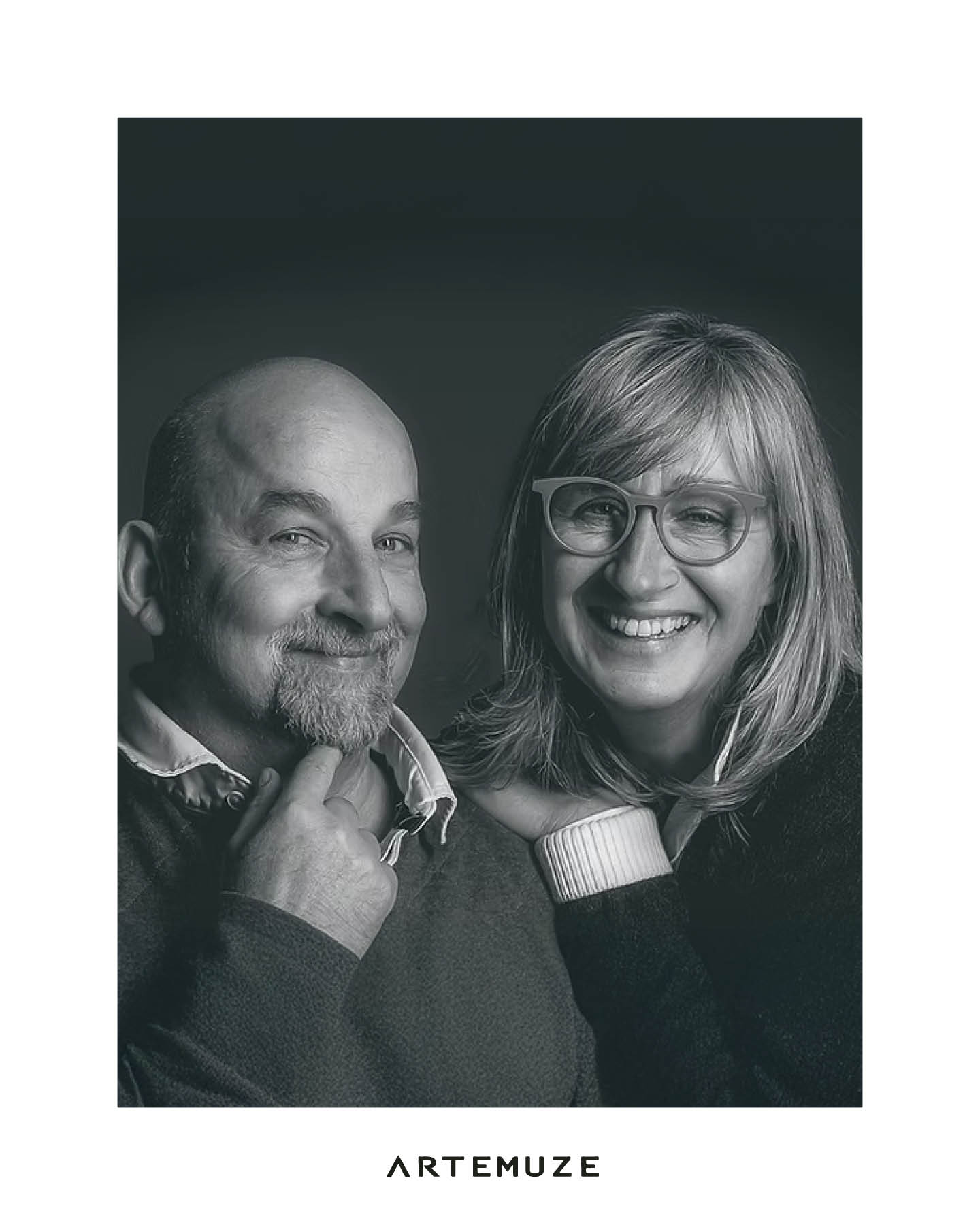 ✨ Tout a commencé par une image.
Puis l’envie de la faire vivre autrement.
De là est née Artémuze, en 2016.
Ils sont deux, unis par une même sensibilité artistique.
📸 Philippe, photographe passionné d’art, d’histoire et de nature, capte la beauté d’un détail, d’un symbole, d’un motif oublié.
🧵 Sandrine, spécialiste de l’impression textile, lui donne vie sur la matière.
Ensemble, ils transforment l’inspiration en créations qui racontent, transmettent et touchent.
Leur univers conjugue esthétique, poésie et sens, entre art et artisanat, émotion et design.
Derrière chaque coussin, chaque pochette, chaque kakemono, il y a cette vision à deux têtes, à deux cœurs. 🤎
Bienvenue dans leur monde sensible et engagé !
#artemuze #histoire #artisanatfrançais #impressiontextile #madeinfrance #savoirfairefrançais #objetsavecdusens #designnarratif #fondateurs #émotionsvisuelles #createursfrançais