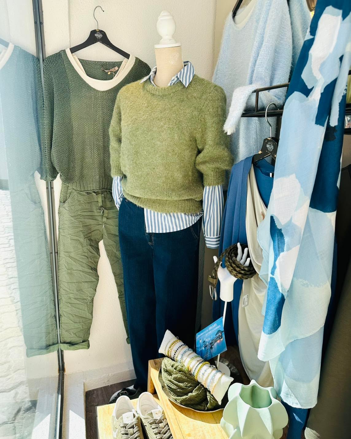 Autumn vibes. šš
Unsere Ćffnungszeiten:
Montag-Freitag 9 - 18 Uhr
Samstag 9 - 17 Uhr
@cubes_baden
ā
Hier findet ihr uns:
CUBEāS M2 Rathausgasse 8, 2500 Baden
CUBEāS M³ Rathausgasse 12, 2500 Baden