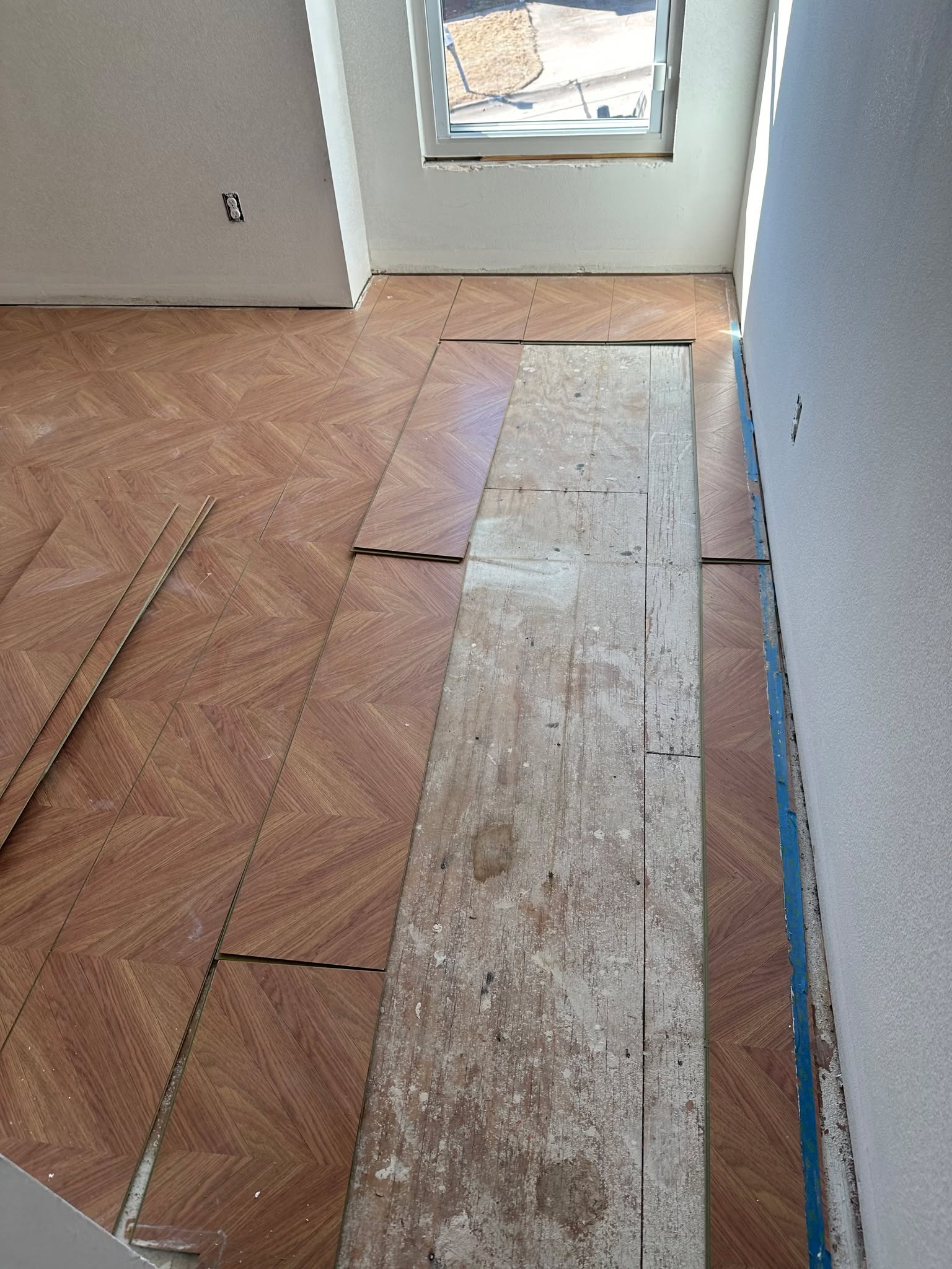 Some change orders happened at the Post Oak Project (for the better!). Flooring is all coming up, changing out some exterior doors, doing solid oak staircase treads with new railings, and they are letting me redesign their living room fireplace wall with a very nice gas fireplace insert. This is going to be so nice!
#abovestandardsllc #postoakproject #centralarkansasremodeling #residentialhomeremodeling