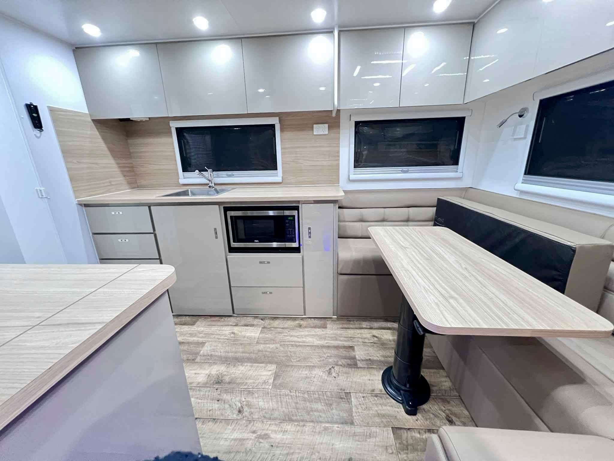 The Prairie 19.10ft Rear Club Lounge combines premium comfort and smart design.
Enjoy the freedom of single beds for extra space and versatility, all wrapped in a sleek, modern interior.
⚡ 500W of solar
🔋 400amp lithium battery
🔌 Full Victron system – top-tier energy management
🛋️ Plush rear club lounge
🛏️ Comfortable single beds
🎯 High-end finishes for the modern explorer
🔥 Ready to travel further and in total comfort?
📞 Contact us today to book a viewing or request a quote!