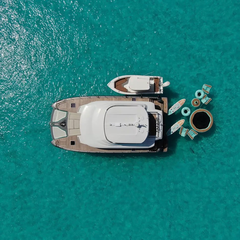 Castaway for a Day?
Ever wonder what it feels like to have an entire island to yourself? With Island Yachts, it’s not a dream — it’s your afternoon. Crystal-clear water, footprints only your own, and a yacht waiting just offshore. Paradise, customized.
#IslandYachts #BahamasCharter #PrivateParadise #YachtLifeBahamas #ExclusivelyYours