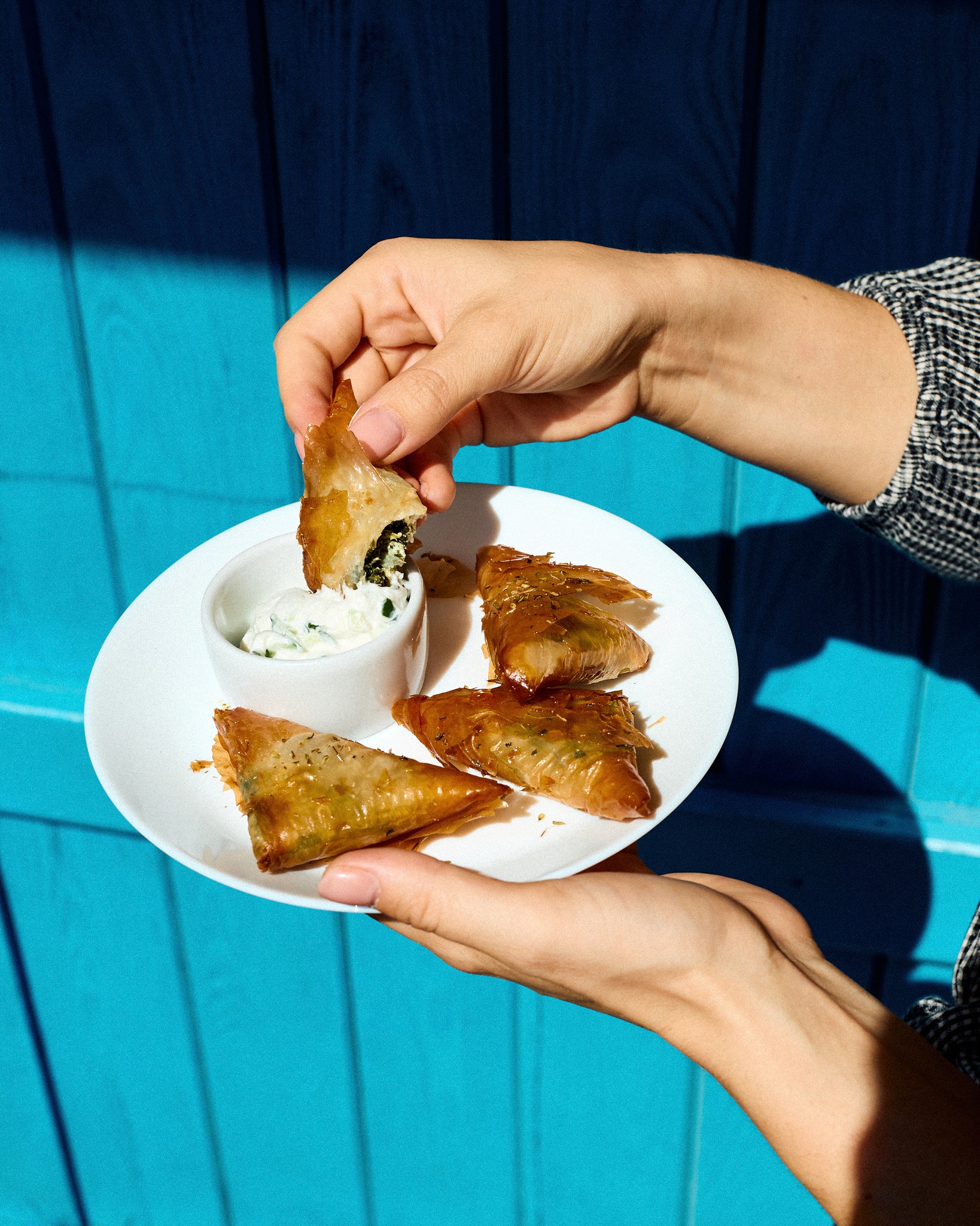 Chrupiące, złociste i wypełnione szpinakiem oraz fetą - to właśnie spanakopitakia!
Idealne na start, do dzielenia się :)
