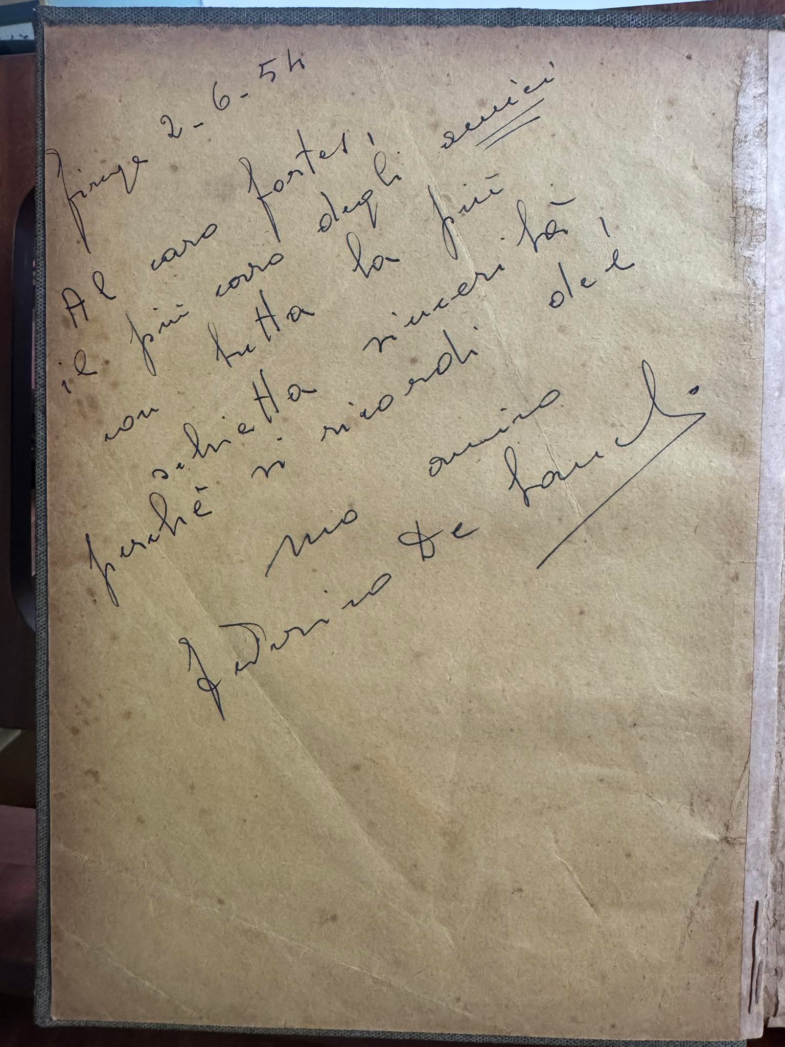 alguém mais habilidoso que eu em decifrar caligrafia, consegue ler isso? 🤣