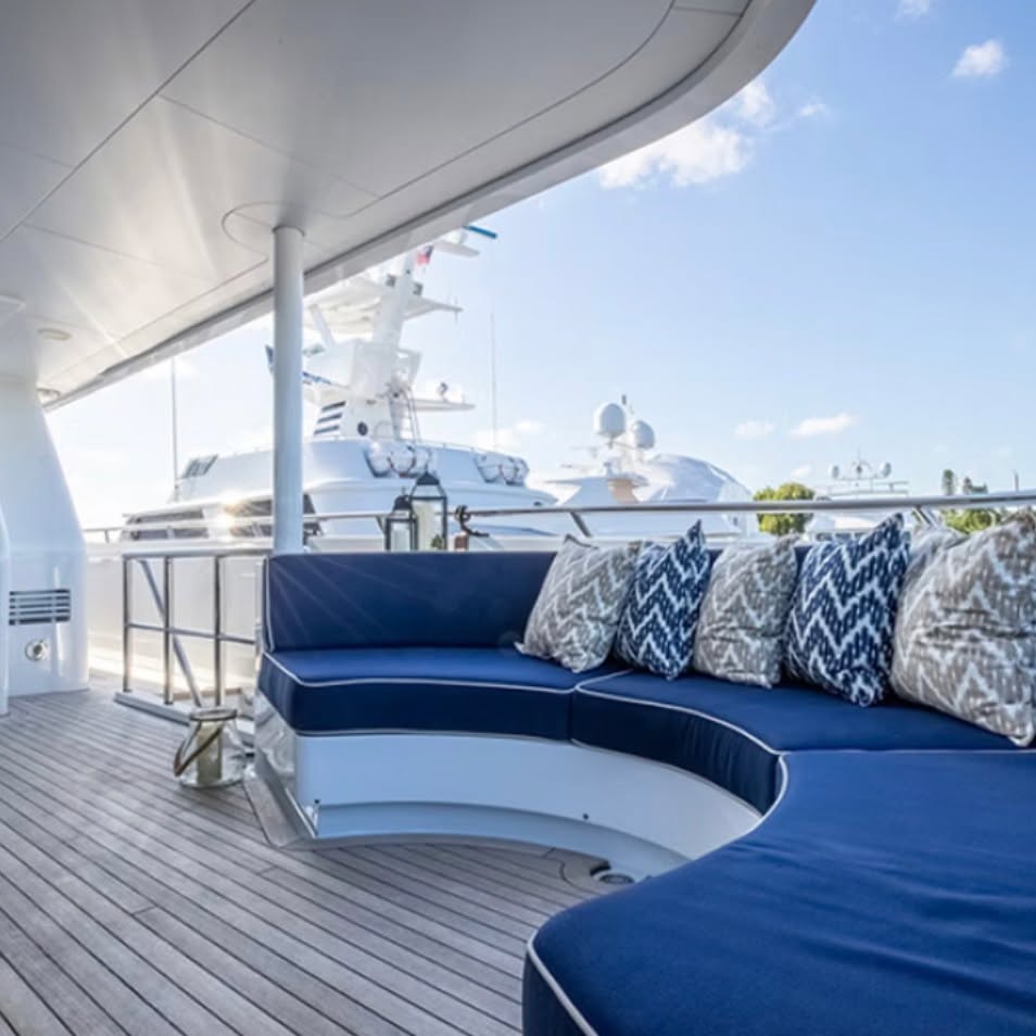 Sunrise Sips
The world feels different when your first sip of coffee comes with a 360° ocean view. As the sun lifts over the horizon, painting the Bahamas in gold, you realize: this is what mornings were meant to be.
#IslandYachts #BahamasSunrise #CoffeeWithAView #YachtLifeBahamas #MorningMagic