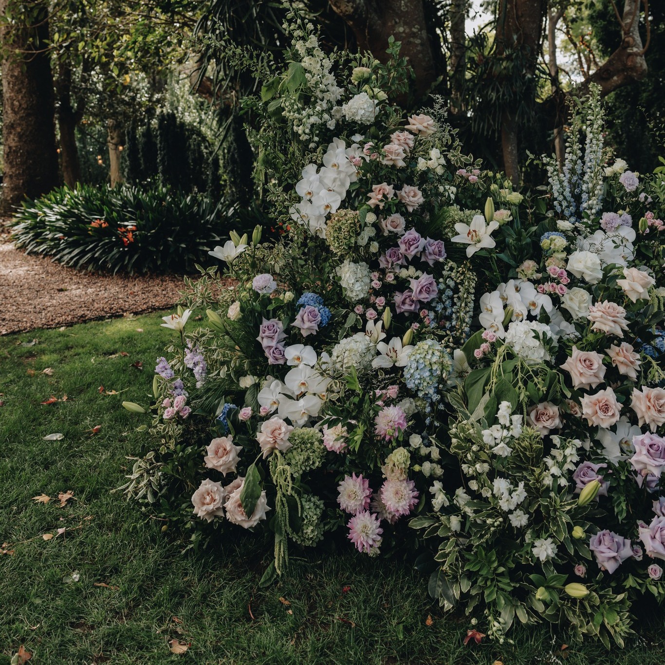 Garden romance with a touch of grandeur
pastel tones of pink, lilac and soft blues set the tone for Sophie & Zanes unforgettable day.
The aisle lined with delicate blooms and baby blue bows led the way to an oversized nest.
Abundant, Sculptural and Unforgettable
A setting that felt both enchanting and effortlessly romantic.
captured by @aleishaedwardsweddings
@gabbinbar