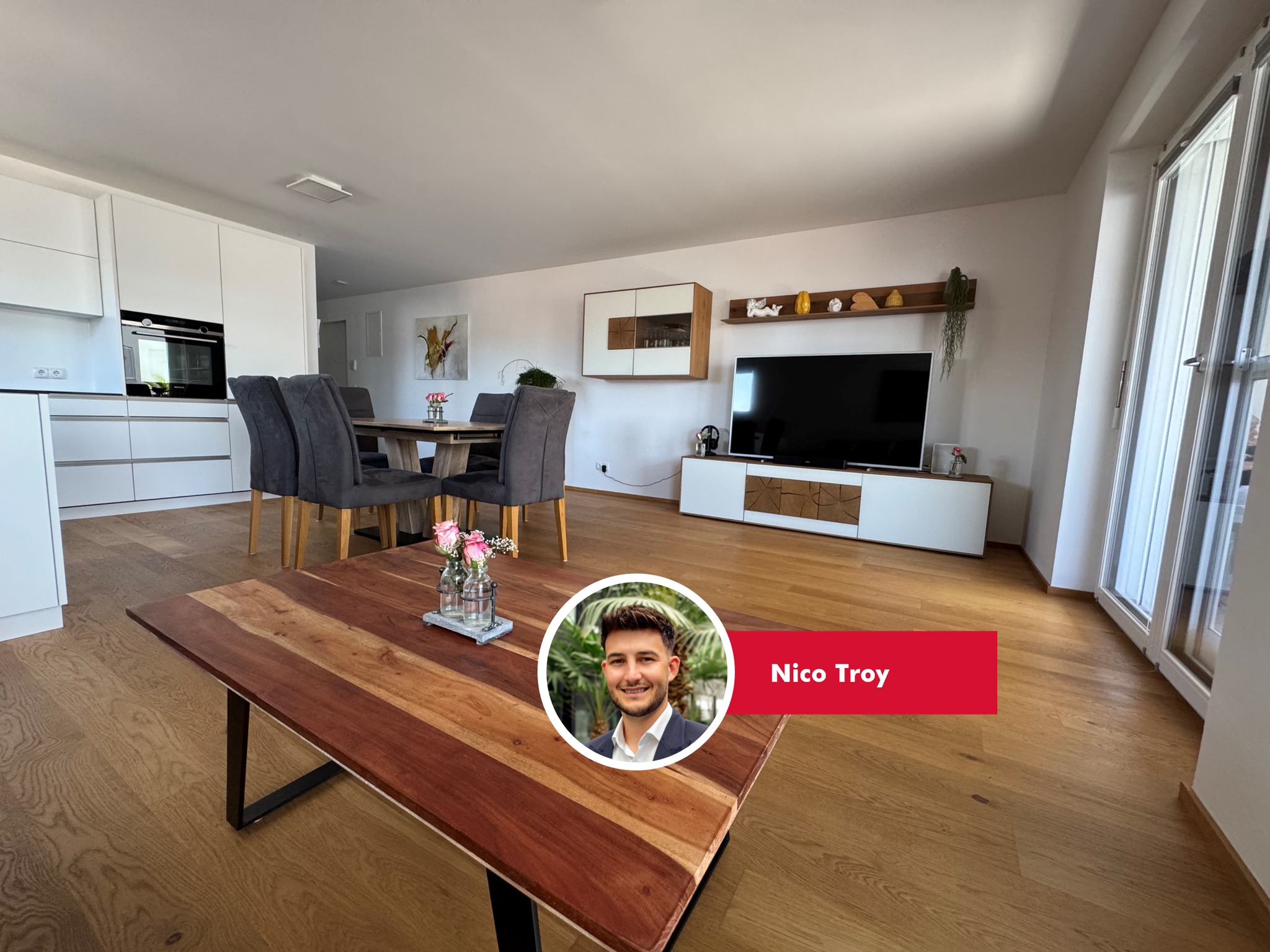 🏡 Wohnen mit Stil & Komfort in Hard!
Willkommen in deiner neuen 3-Zimmer-Wohnung mit großem Balkon und hochwertiger Ausstattung – perfekt für alle, die modernes Wohnen mit nachhaltigem Lebensstil verbinden möchten.
✨ Highlights:
✔️ Ca. 19 m² großer Balkon mit Südwest-Ausrichtung
✔️ Offener Wohn-/Ess-/Kochbereich mit Tischlerküche von Hase & Kramer
✔️ Edles Badezimmer mit Fenster, Wanne & Dusche
✔️ Fußbodenheizung & zentrale Pelletsheizung + Solaranlage
✔️ Tiefgaragenplatz & Kellerabteil inklusive
📍 Top-Lage in Hard:
Nur wenige Minuten zum Bodensee, direkt an der Bregenzerache, Nahversorgung & Busverbindung fußläufig erreichbar. Natur, Komfort und Infrastruktur vereint!
🔑 Diese Wohnung bietet nicht nur Raum, sondern Lebensqualität.
Jetzt mehr erfahren & Besichtigung sichern! 🏠
Nico Troy 📞+43 664 8247126 📨 nico.troy@bb-immobilien.at oder 🌏https://www.bb-immobilien.at/eigentumswhg/bb-25-01017
#immobilien #realestate #rheintal #investment #vorarlberg #immobilienvorarlberg #bodensee #hard #eigentumswohnung #eigenheim