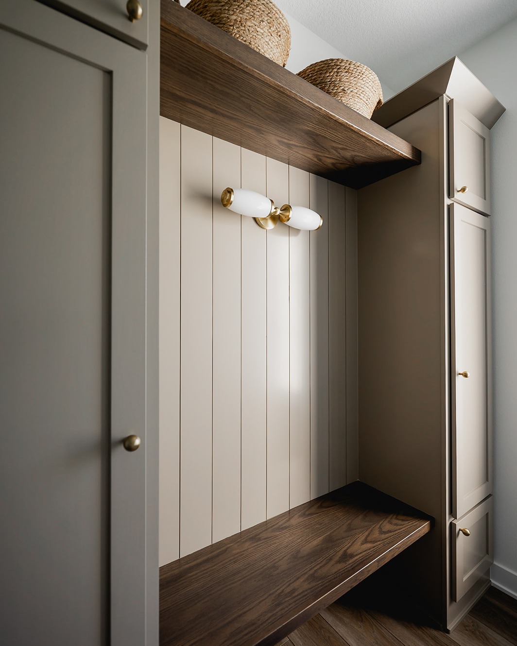 The perfect drop zone for all your necessities!
Storage goals mixed with style... What is your favorite detail?
#dynastyhomes #customhomebuilder #iowahomes #desmoines #luxuryhomes #homeinspo #dreamhome