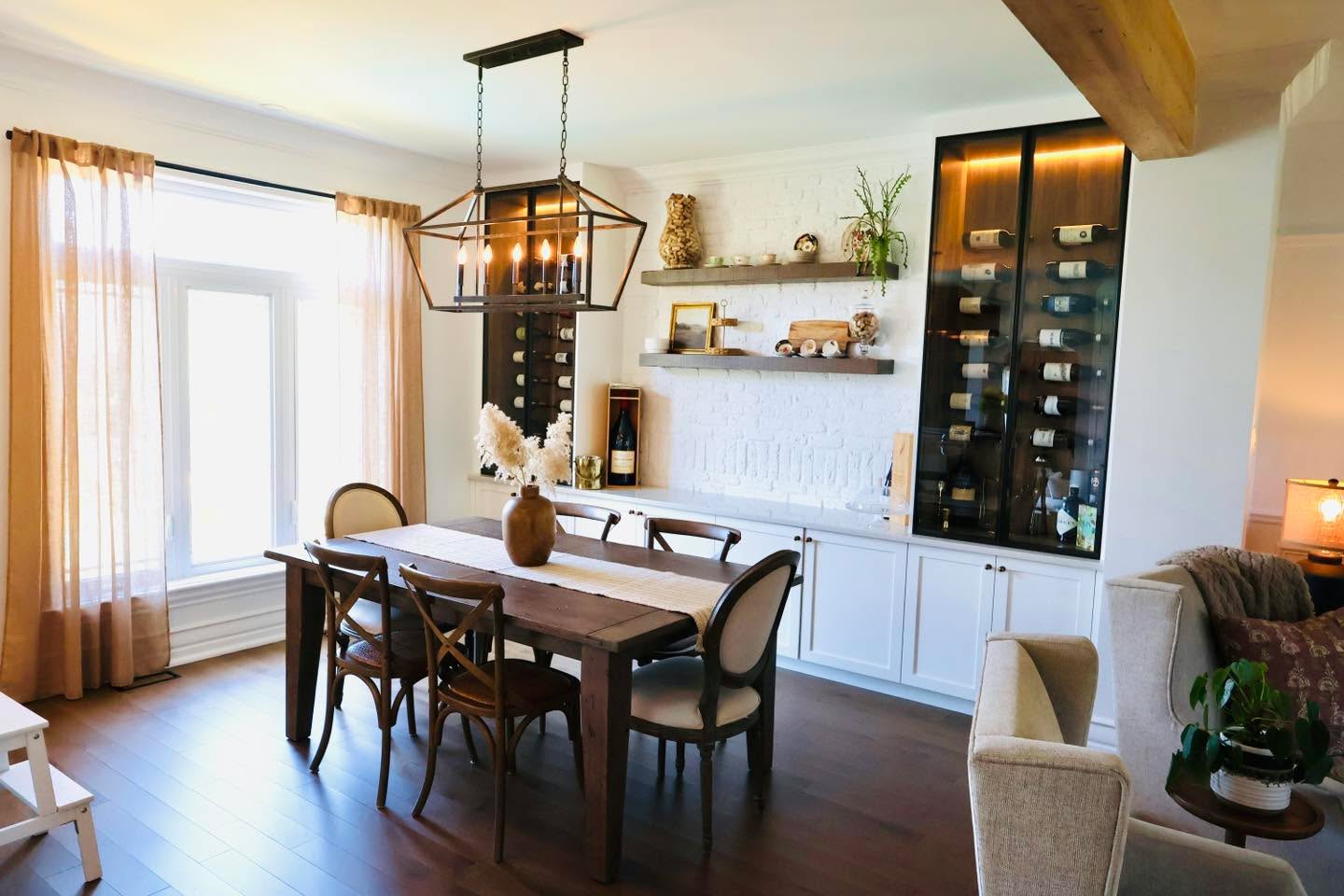 ✨ Transformation complète du rez-de-chaussée ✨
Nous avons donné une nouvelle vie à cet espace en rénovant chaque détail :
✅ Cuisine moderne et fonctionnelle
✅ Planchers élégants et durables
✅ Céramique au design raffiné
✅ Ajout d’une poutre apparente pour un style unique et chaleureux
Un projet clé en main qui allie esthétisme, solidité et confort.
👉 Confiez-nous votre maison, on s’occupe du reste !
Merci à malcoelectrique plomberie_longpre cuisinesrosemere et toute l’équipe de Construction M Dubé Inc.