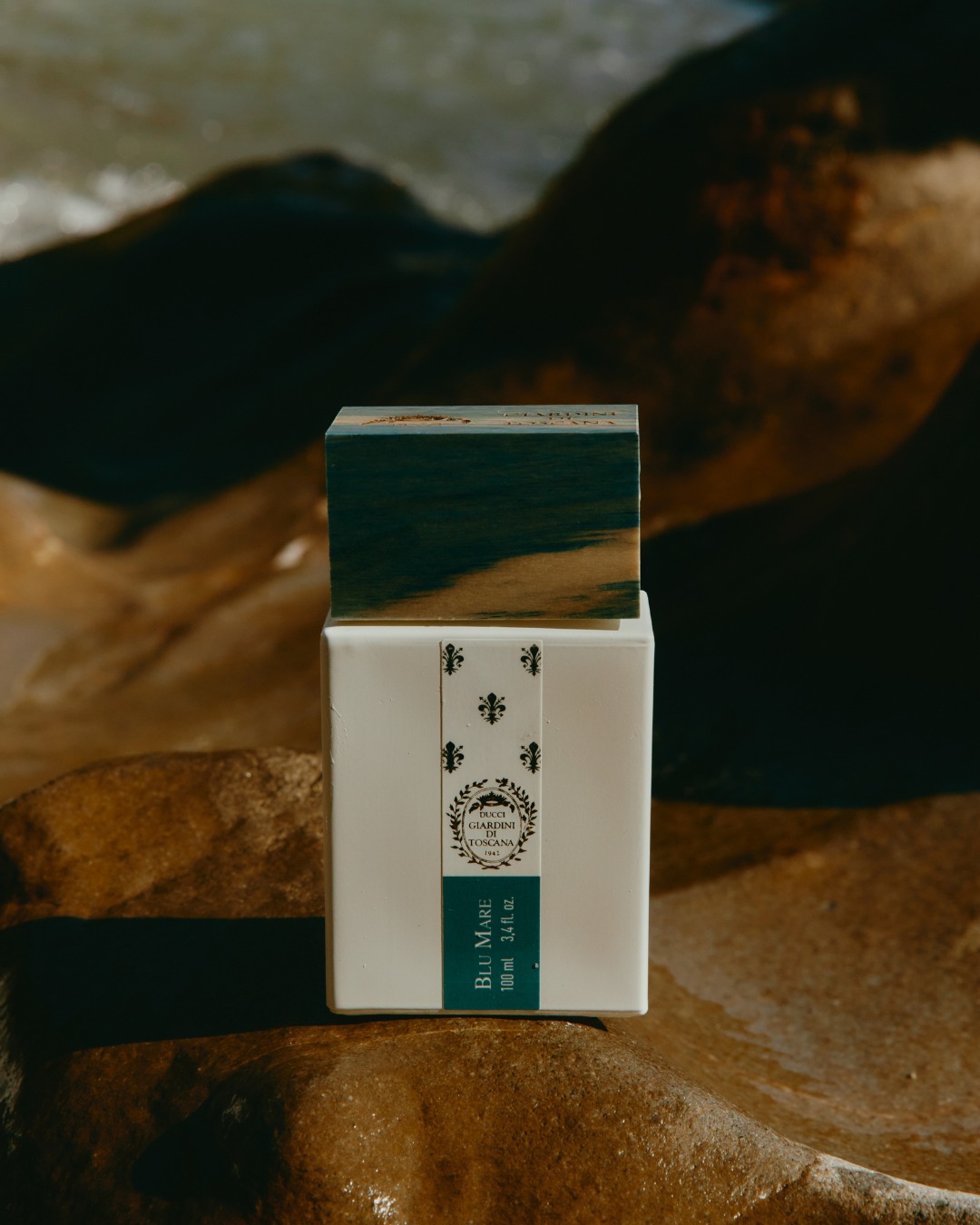 🌊 BLU MARE – Giardini di Toscana
Disponibile da @profumerialorenzi , il punto di riferimento per la profumeria artistica a Milano.
Lasciati trasportare dal profumo del mare, tra note ozoniche, agrumate e legni chiari che evocano una passeggiata sulla costa toscana. Blu Mare è più di una fragranza: è un’esperienza sensoriale, un ricordo d’estate racchiuso in un flacone.
📍 Vieni a provarlo in boutique: Profumeria Lorenzi, Milano
💙 Per chi ama distinguersi con eleganza e autenticità.
#GiardiniDiToscana #ProfumeriaArtistica #FragranzeDiNicchia #Milano #Estate2025 #FragranceExperience #profumerialorenzi #profumidinicchia