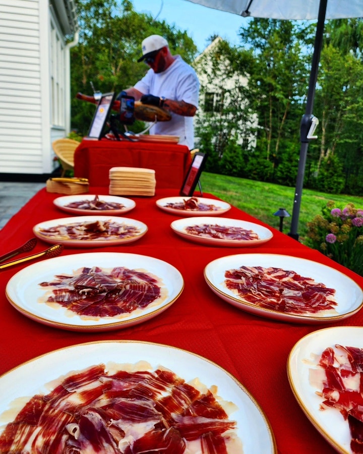 Scenes from last week's cortador services
📸 Jamón Iberico de Bellota
Acorn-fed, free-range Iberian pig
Considered "The wagyu of jamón" famous for its incredible marbling of intramuscular fat
Aged 48 months
Flavor profile:
Rich, savory, and complex - nutty, sweet undertones
Silky, melt-in-your-mouth fat
#ctbites #cteats #cteatsout #jamón
#jamoniberico #jamon #jamonibericodebellota #newhaven #nhv #visitct #wedding #cateringservice #ctcatering #weddingcatering #ᴄᴏʀᴘᴏʀᴀᴛᴇᴇᴠᴇɴᴛs