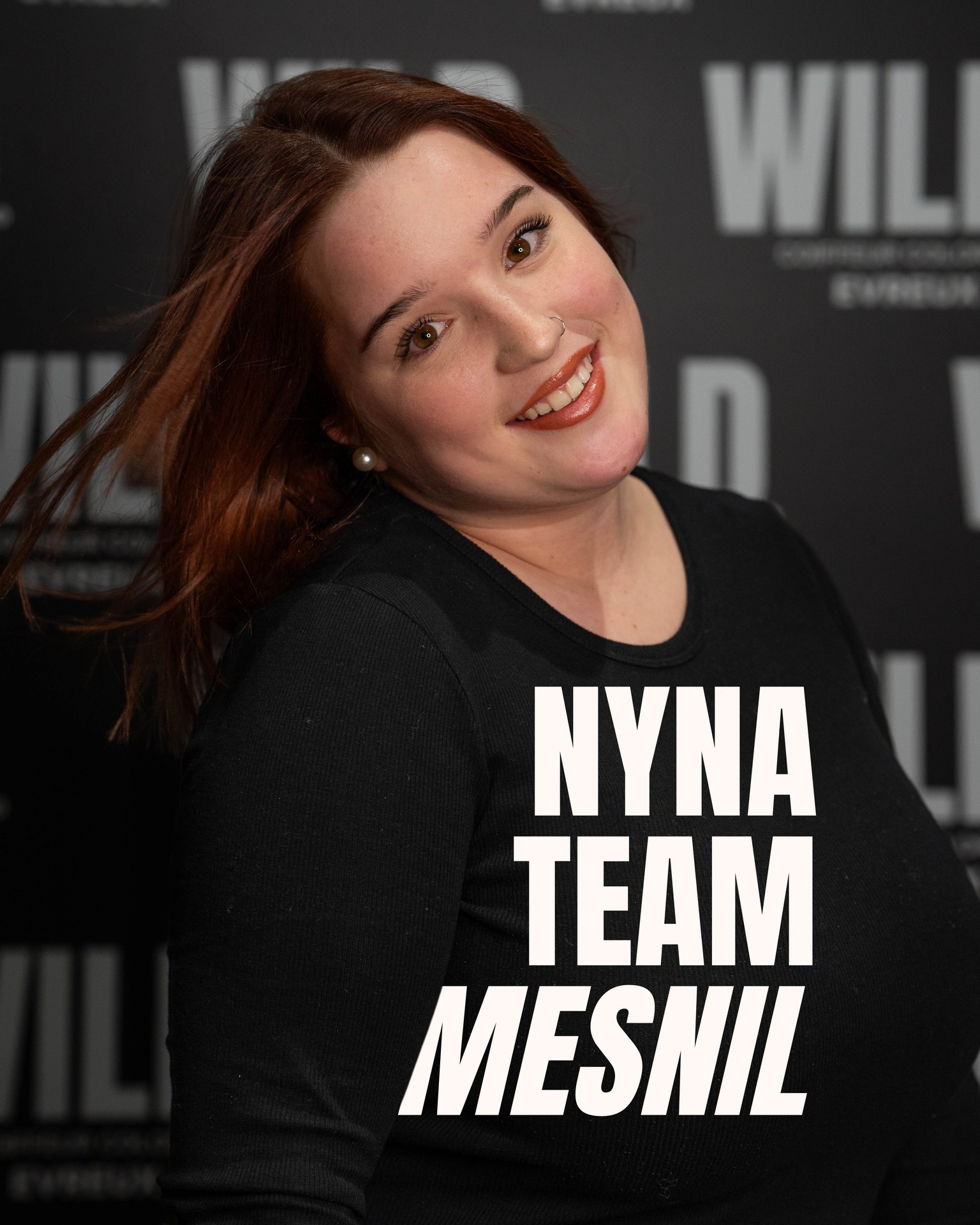 On vous présente Nyna, apprentie coiffeuse au salon WILD de Mesnil-Esnard ! 💇🏽♀️
À seulement 18 ans, elle vit pleinement sa passion pour la coiffure, un amour qui l’accompagne depuis l’enfance.
Aujourd’hui en 3ᵉ année d’apprentissage, elle a trouvé sa véritable vocation.
Ce qu’elle 🖤 par-dessus tout ? Les transformations, la couleur, la magie des reflets et des nuances qui permettent de sublimer et de métamorphoser chaque cliente.
Toujours souriante et pleine d’énergie, Nyna apporte sa touche fun et pétillante au quotidien.
Chaque journée chez WILD est pour elle une opportunité de progresser, de libérer sa créativité et de se rapprocher de son objectif : obtenir tous ses diplômes (Mention complémentaire, BP et BM) pour un jour ouvrir son propre salon.
Elle apprécie la détermination, la créativité et ce petit côté moderne qui la poussent à se dépasser chaque jour !
💌 Un petit mot pour l’encourager dans son parcours ?
_____
#️⃣ WILD Mesnil-Esnard, coiffeur coloriste, coiffeuse, apprentissage coiffure, passion, coiffeur Mesnil-Esnard, Normandie, équipe
📸 & CM : @agence.boujoubien