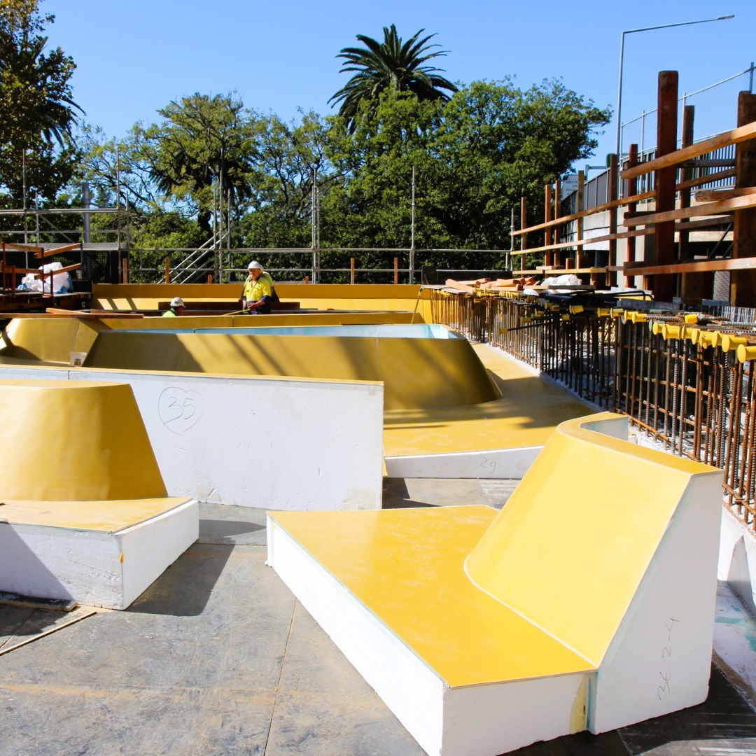 📍 Opera Residences, Bennelong Point, custom moulds were designed with precision to create V-shaped capping beams, feature beams, and complex curved soffits. The formwork is where architectural vision starts to take shape.
#OperaResidences #cappingbeammoulds #bespokeformwork #featurebeams #architecturalconcrete #complexsoffits