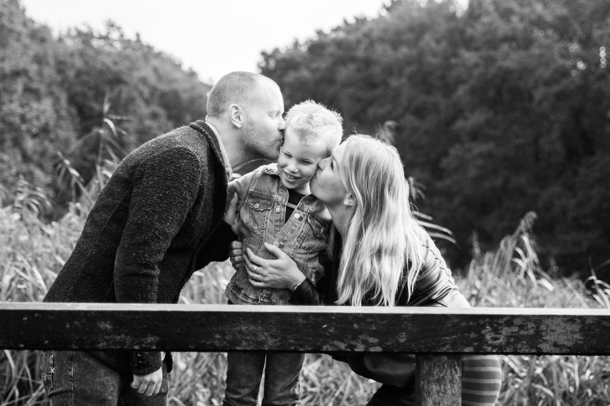 Dubbel de liefde 💕 = dubbel zoveel kusjes 😘
#familieshoot #liefde #kusjesregen #fotoshootmoment