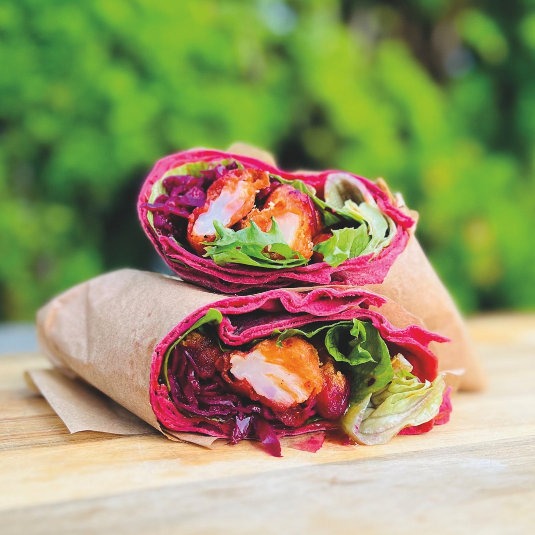 WRAP IT UP, NIJMEGEN!
Yes! Dit weekend staan we voor het eerst op het uitverkochte @hetnestfestival in het Goffertpark! We ❤ Nijmegen en kunnen niet wachten!
Op het menu: 3 heerlijke wraps (verse falafel, vegan kebab & sticky cauliflower wings) + losse wings! Kom proeven!