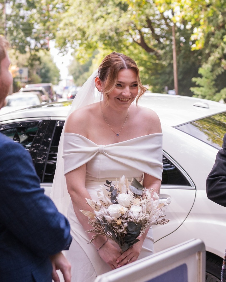Sneak peek from Jordan & Will's gorgeous wedding yesterday. The Cromwell Arms in Romsey provided the perfect riverside backdrop after a beautiful ceremony at St James by the Park Church. What a day to remember ✨
Venue: @cromwell_arms
Celebrant: @stjamesbythepark
Florist: @fidosflowerdesign
Dress Designer: @clubllondon
Kilt Designer: @andersonkilts
Make Up Artist: @anna_kremin_
Hair Stylist: @anna_kremin_
DJ: @inviteevents
Car Transport: Hi profile Limousines and Wedding Cars
Minibus Transport: Xelabus
@wilponting @jmstrathearn