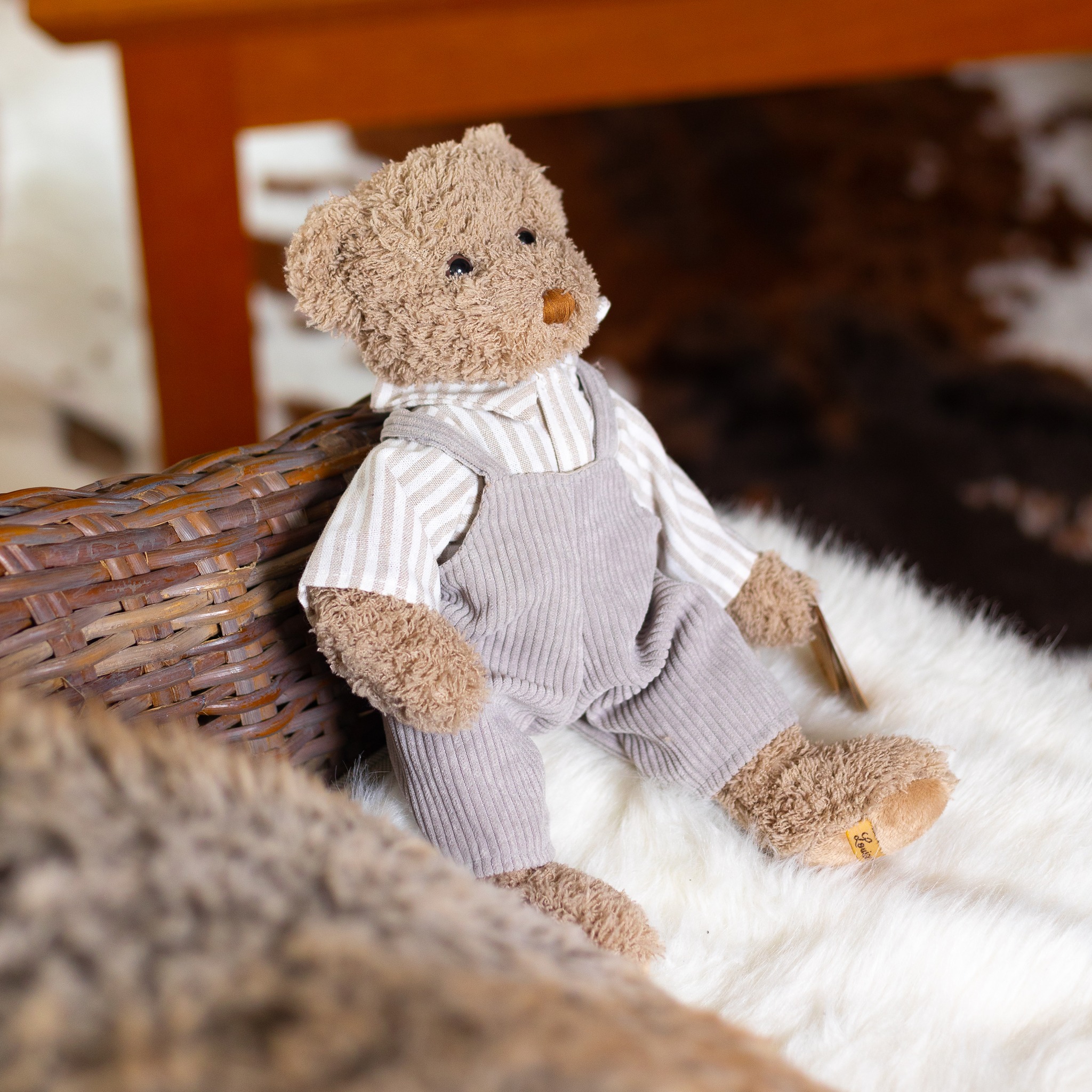 Découvrez notre peluche Ours Loki ! 🧸💝
Passez commande : https://www.lecomptoirdesauthentics.com/product-page/peluche-ours-gar%C3%A7on-marron-loki-louise-mansen-31-cm
#cadeau #doudou #peluche #boutique