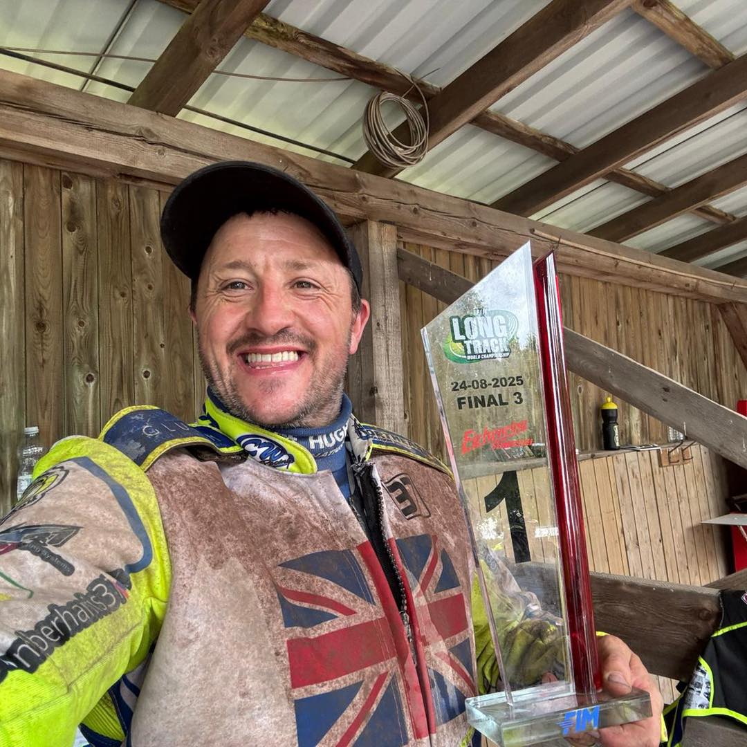 🏆P1 - WORLD LONG TRACK CHAMPIONSHIP, R3 🥇
📍Scheessel, Germany 🇩🇪
📆 24th August 2025
1st time winning 1000m long track, absolutely buzzing for me and my team #37 💣
What a day, not bad with just 2 hours sleep 😬😴