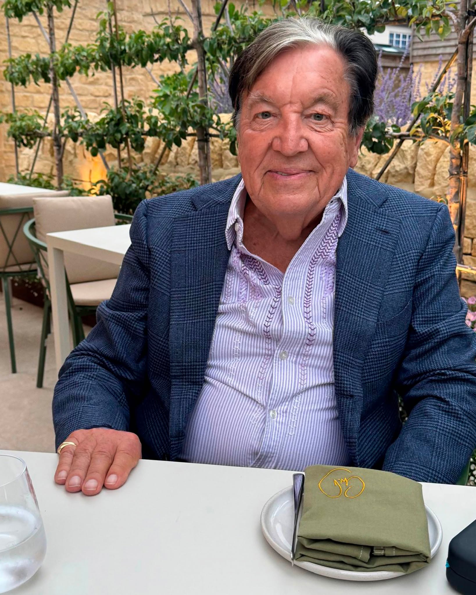 Proud founder and legendary entrepreneur 🤩 Bringing a new chapter of luxury to the Cotswolds 🏡
Discover House of George W. Davies on Broadway’s historic High Street ✨
#HouseOfGeorge #CotswoldsFlavours #SeasonalEats #BroadwayUK #TasteCotswolds #CotswoldDining