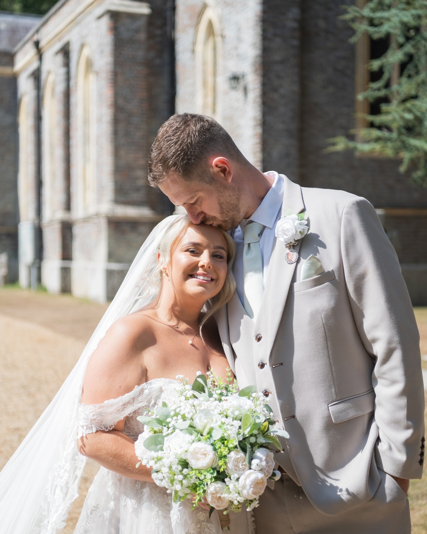 Just had the most incredible day capturing Gemma & Dan's stunning outdoor wedding at Ampfield Golf Club! ✨
Yesterday's ceremony was absolutely magical - glorious sunshine, breathtaking outdoor setting, and two people so clearly meant for each other. The golden light was a photographer's dream, and these two made our job so easy with their natural joy and connection.
Can't wait to share more from this beautiful celebration, but for now, here are a few sneak peeks that perfectly capture the love and happiness of their special day.
Congratulations to the happy couple!
Photographer: @robinsonroadphotography
Content Creator: @magicmomentssocial
Hairstylist: @stylesbeautystudio
MUA: @makeupbydaisy_wx
Cake: @victoriasgloriouscakes
DJ: @knightwoodentertainment
Venue: @ampfieldgolfclub
@dan_tesch @gemma.othen
#AmptieldGolfClub #OutdoorWedding #WeddingPhotography #SneakPeek #GemmaAndDan #WeddingDay #GoldenHour #Love