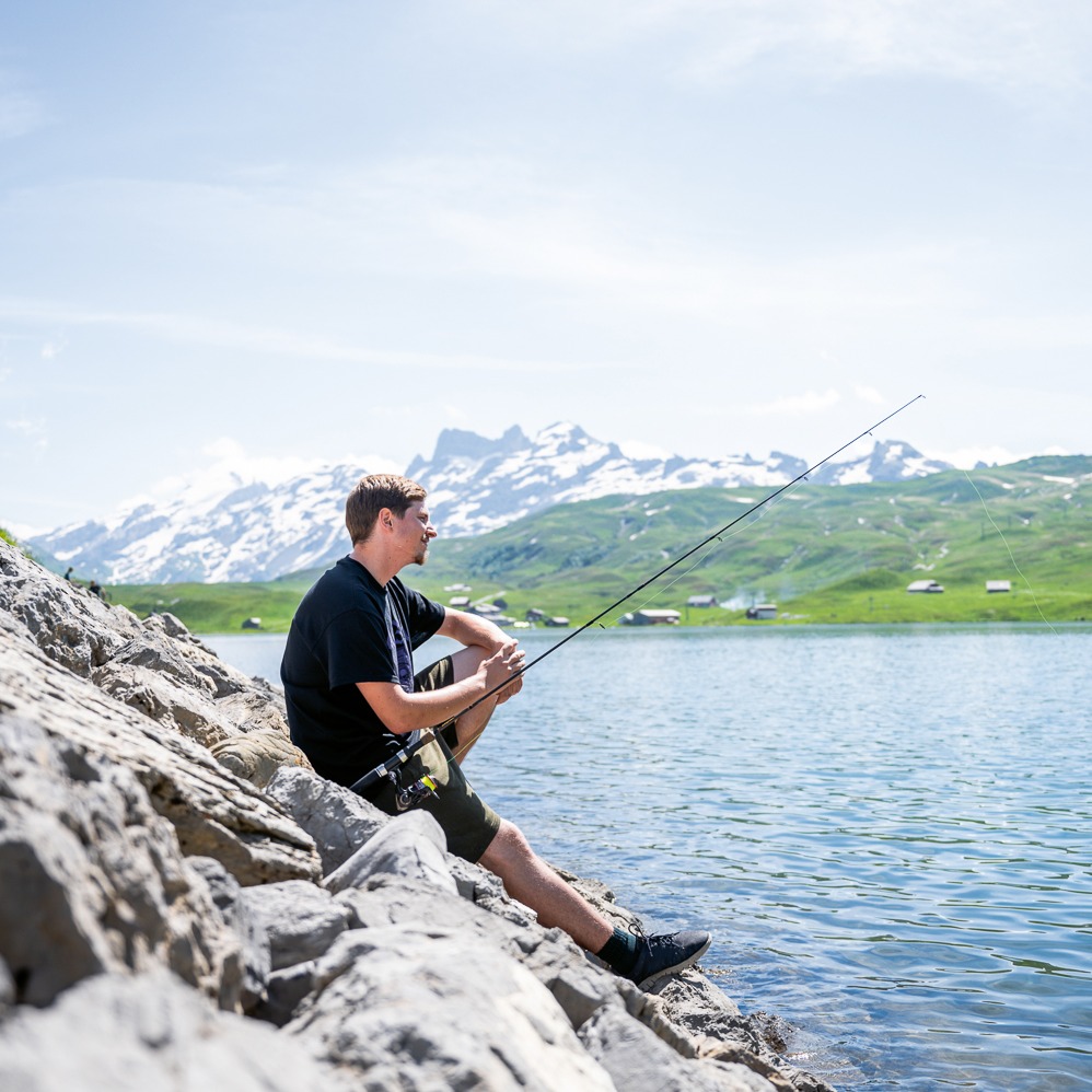 ✨ Melchsee-Frutt: Sommer frei, wild & wunderbar ✨
🚠 Hoch hinaus auf 2’000 m – autofrei, entspannt mit der Seilbahn erreichbar.
🥾 40 km Wanderwege zwischen Bergseen, Murmeltieren & Alpenblumen.
🎣 Angeln im Bergidyll: drei Seen + Blauseeli als Geheimtipp.
🐾 Familienhighlight: der kinderwagenfreundliche Fruttli-Weg mit Spiel & Spass.
⏳ Saison: bis 19. Oktober 2025
#MelchseeFrutt #Bergsommer #Familienparadies #WandernMitKindern #SchweizerBerge #SommerInDenBergen #OutdoorErlebnis #SeeUndBerge #FruttliWeg #Obwalden